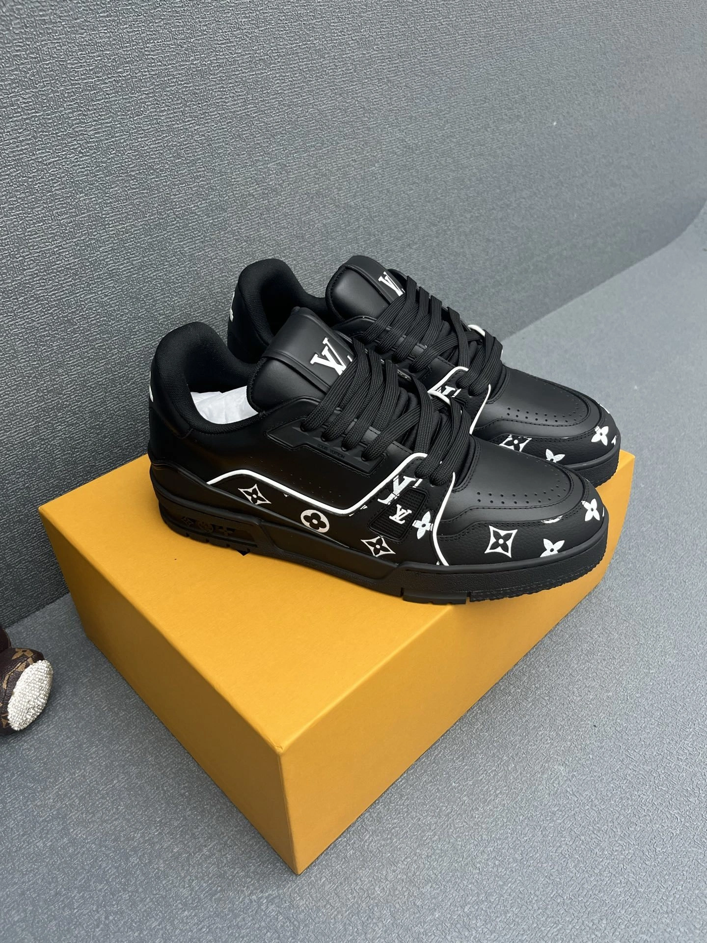 OOBB-- 8V 1AHTO0 calfskin item:E-X430E2522Y