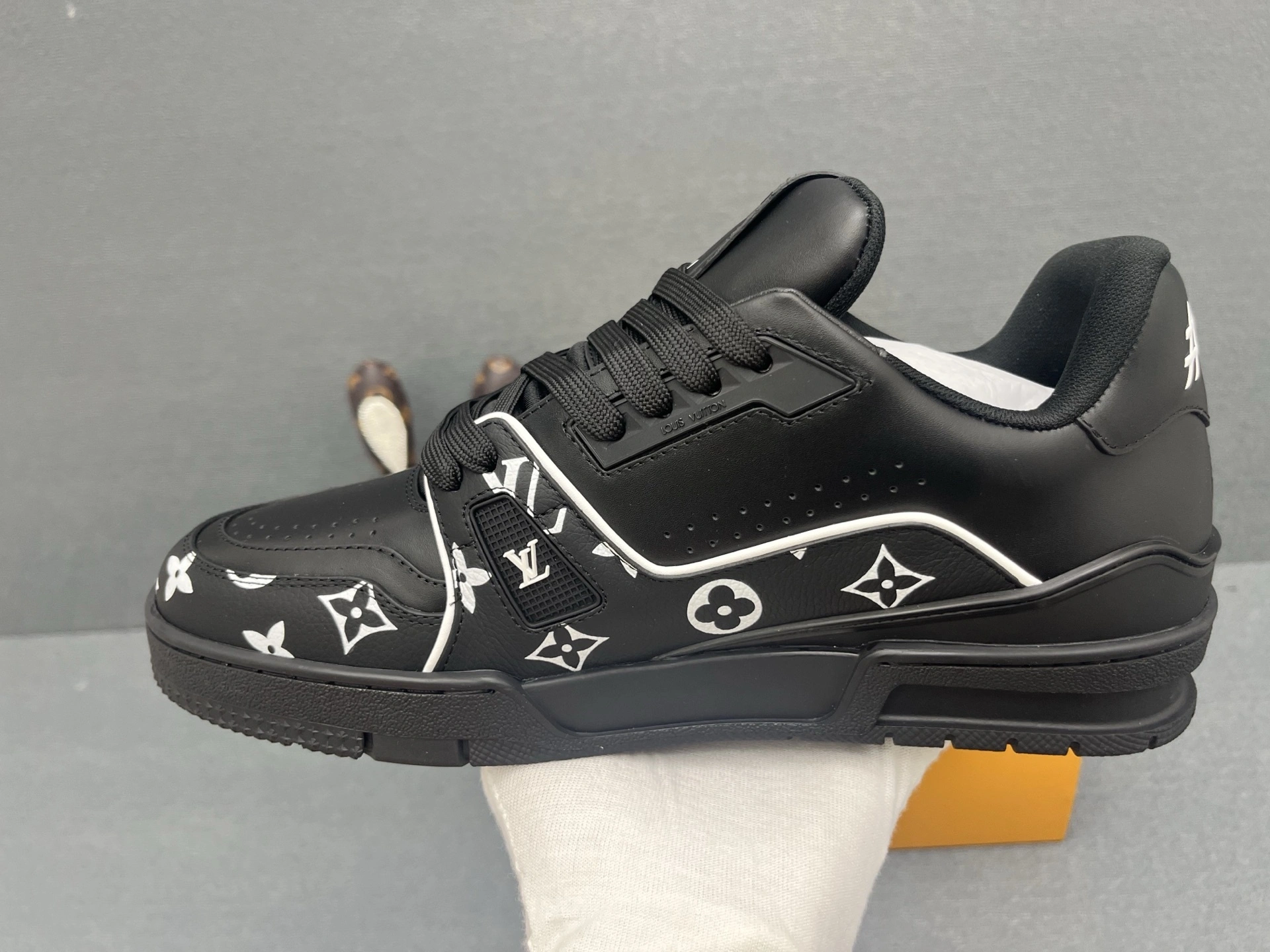 OOBB-- 8V 1AHTO0 calfskin item:E-X430E2522Y