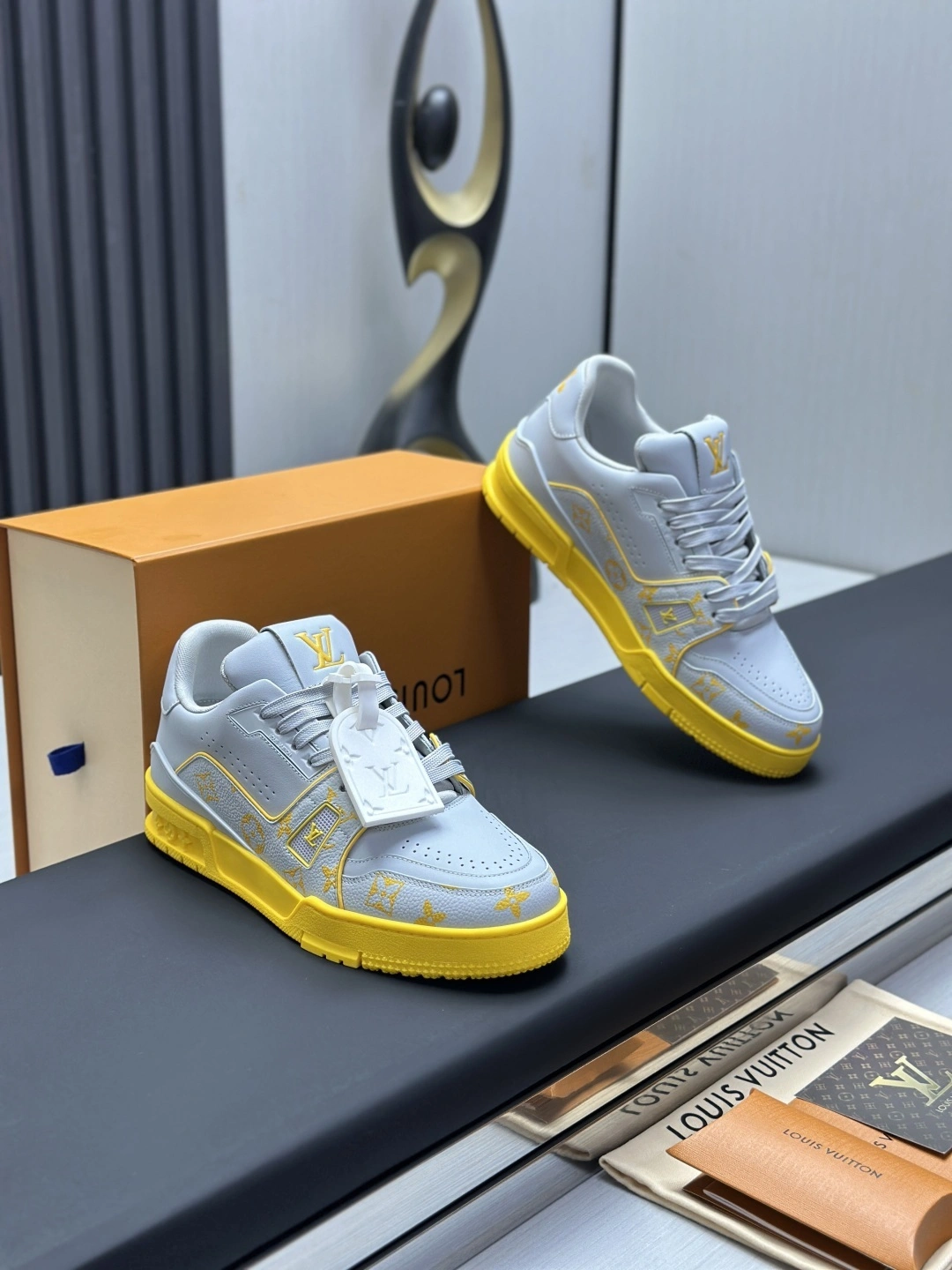OOBB-- 8V 1AHTPR cowhide item:E-X000H0817