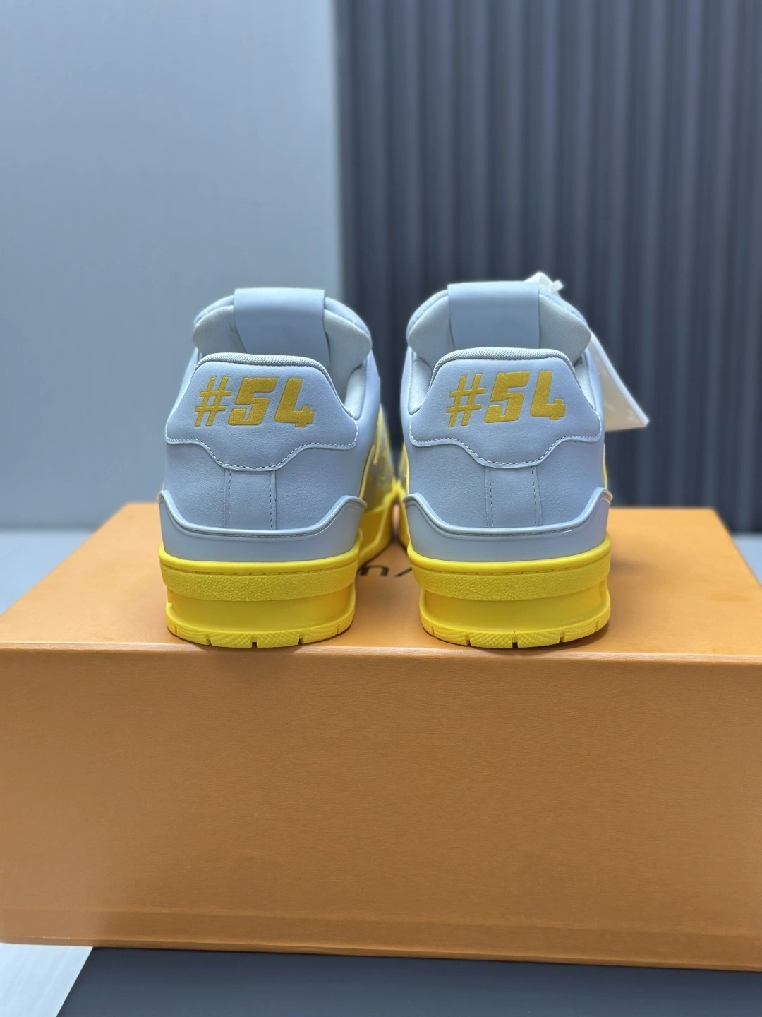 OOBB-- 8V 1AHTPR cowhide item:E-X000H0817
