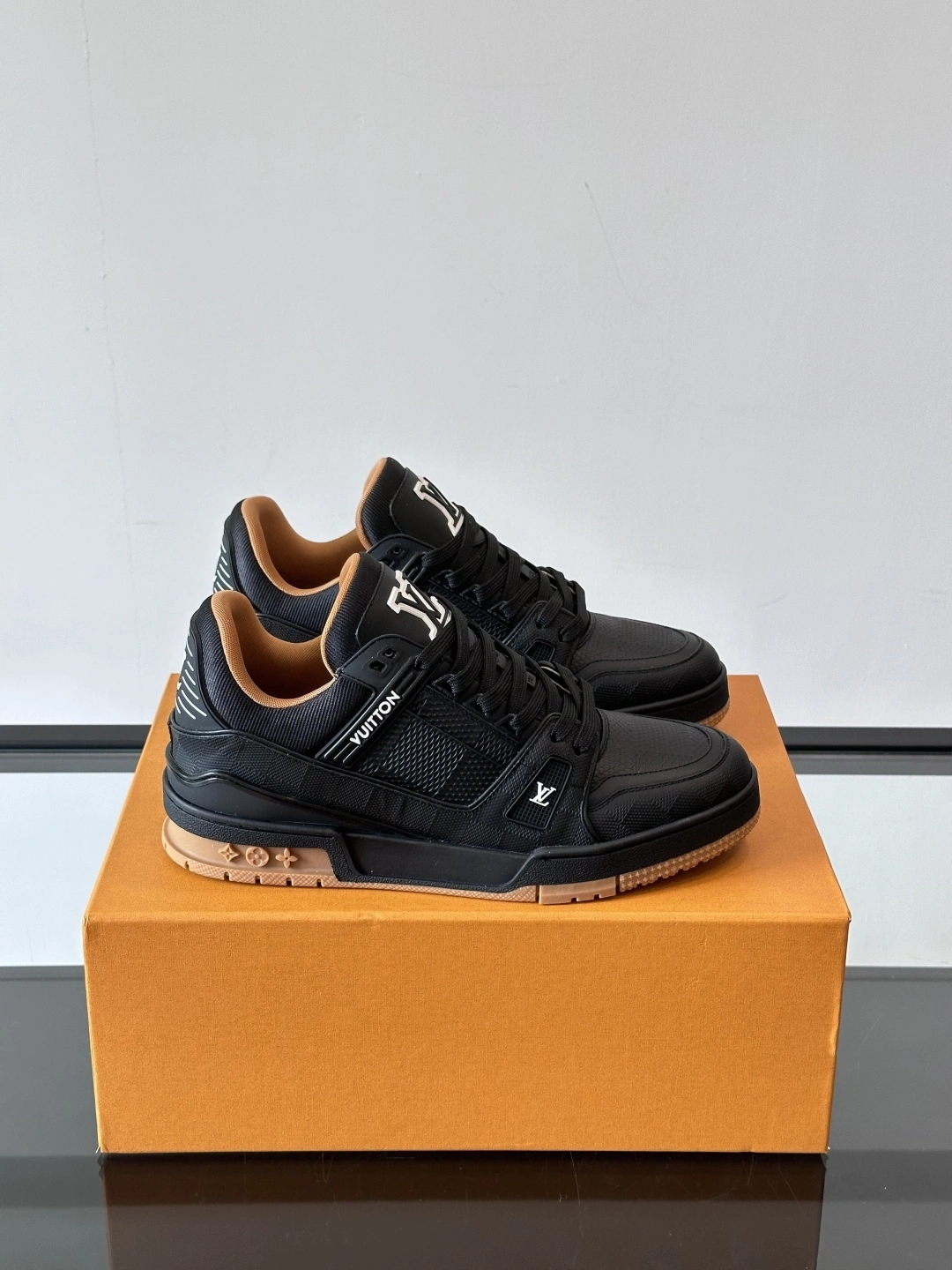 OOBB-- 8V 1AHTSQ Trainer cowhide item:E-X230F2684