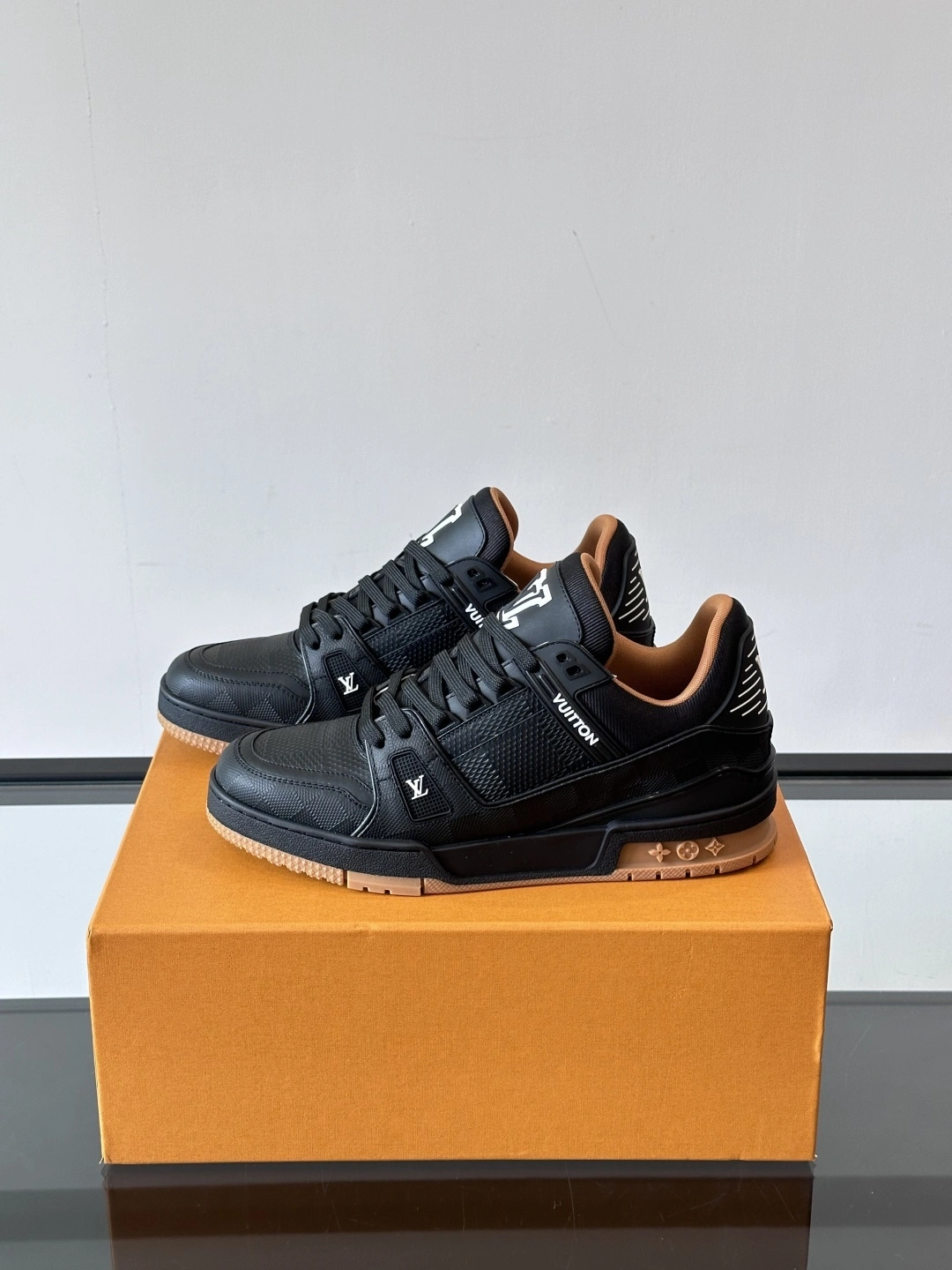 OOBB-- 8V 1AHTSQ Trainer cowhide item:E-X230F2684