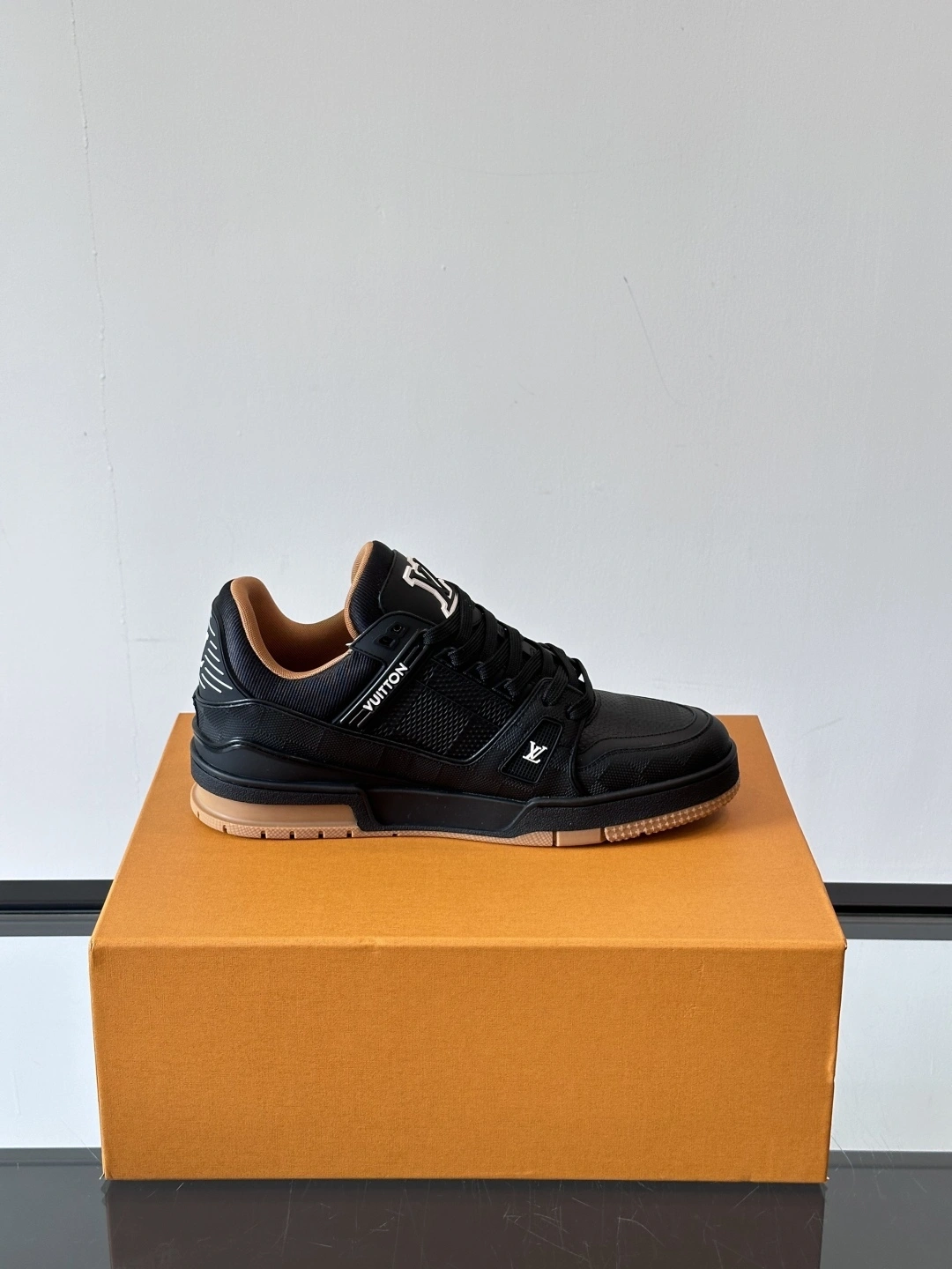 OOBB-- 8V 1AHTSQ Trainer cowhide item:E-X230F2684