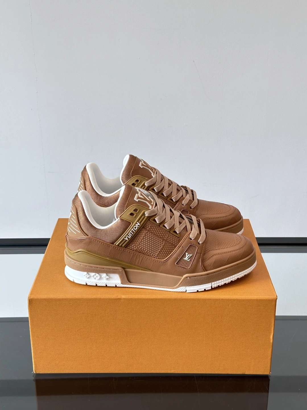 OOBB-- 8V 1AHTT9 Trainer cowhide item:E-X230F2682