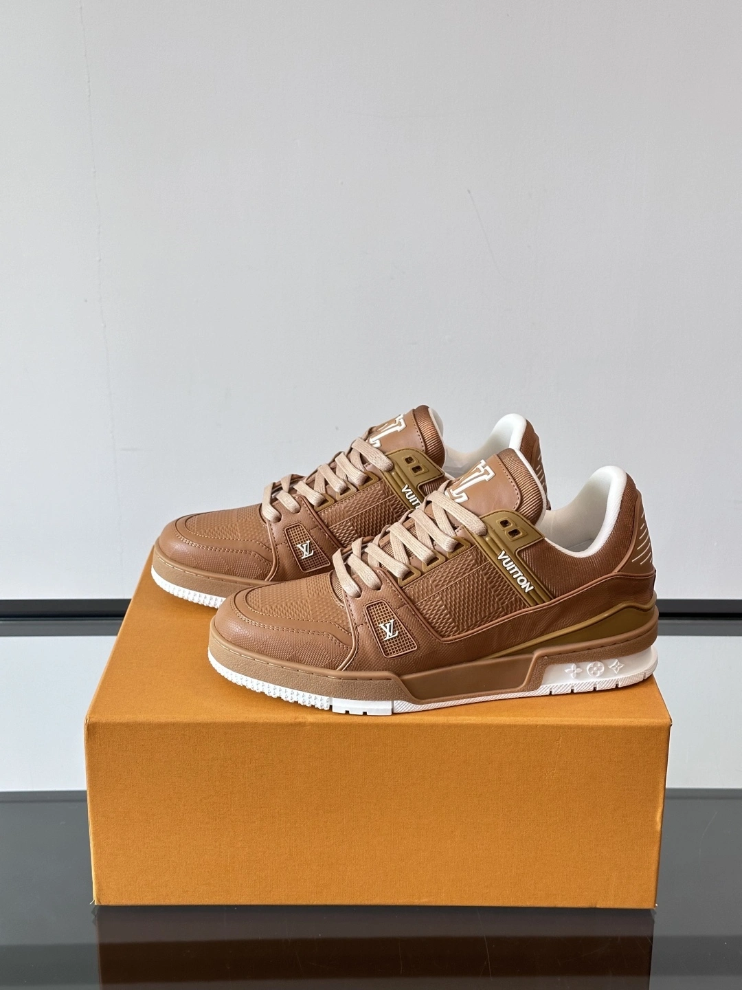 OOBB-- 8V 1AHTT9 Trainer cowhide item:E-X230F2682