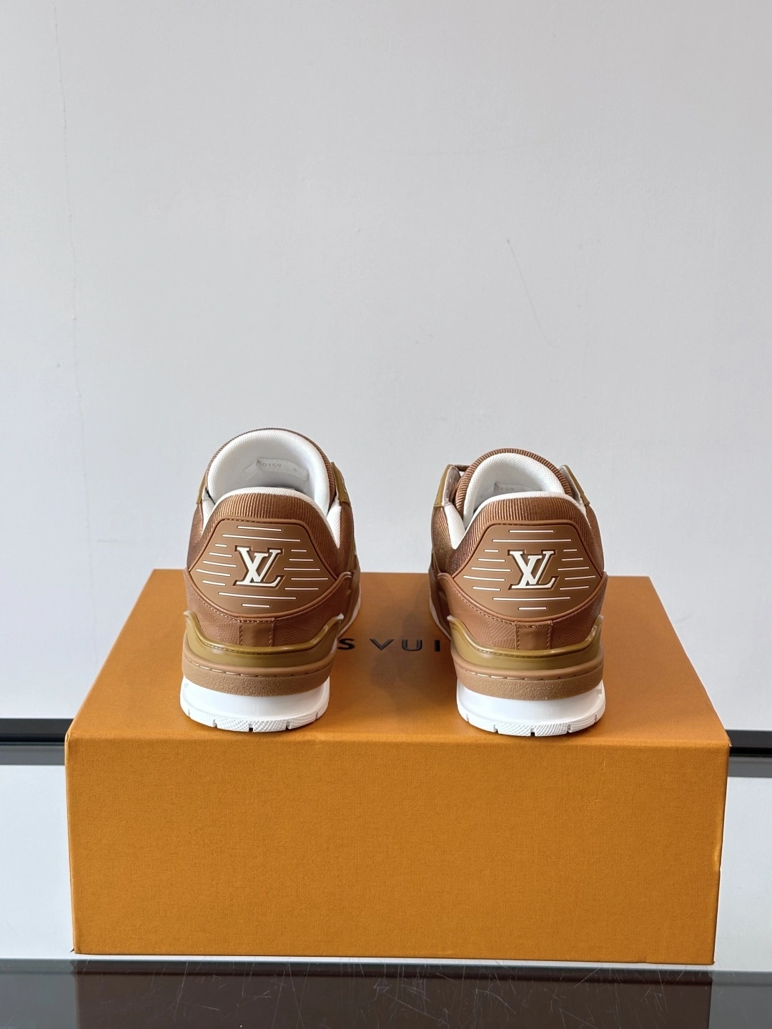 OOBB-- 8V 1AHTT9 Trainer cowhide item:E-X230F2682