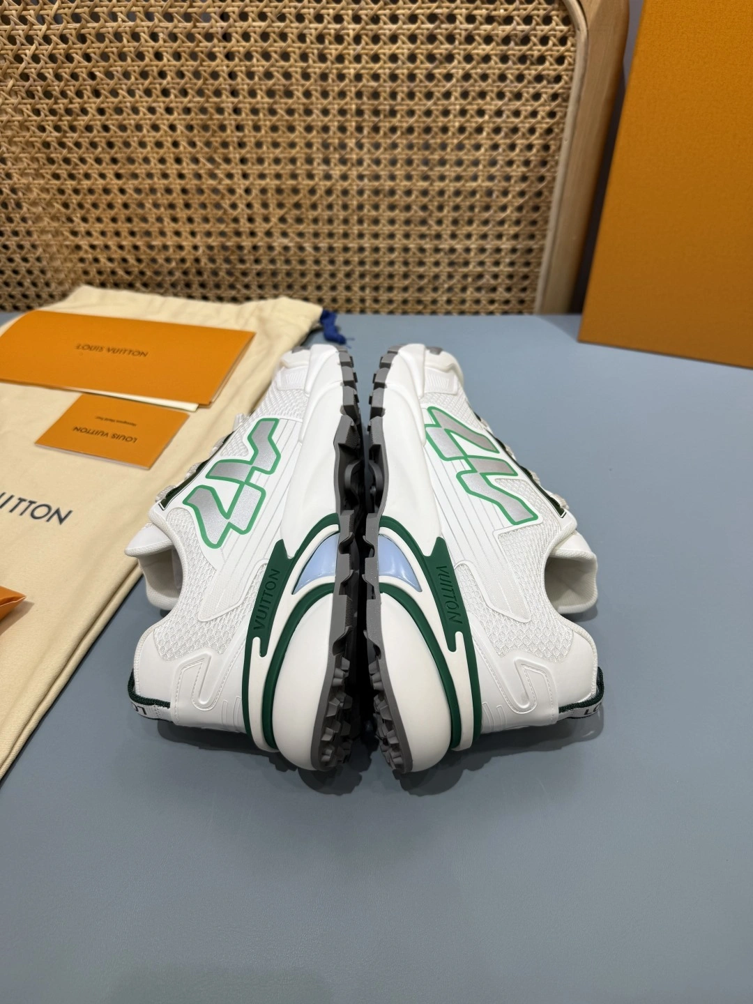 OOBB-- 8V 1AHTVV Runner Tatic Thick soles：4CM item:E-X430F0605