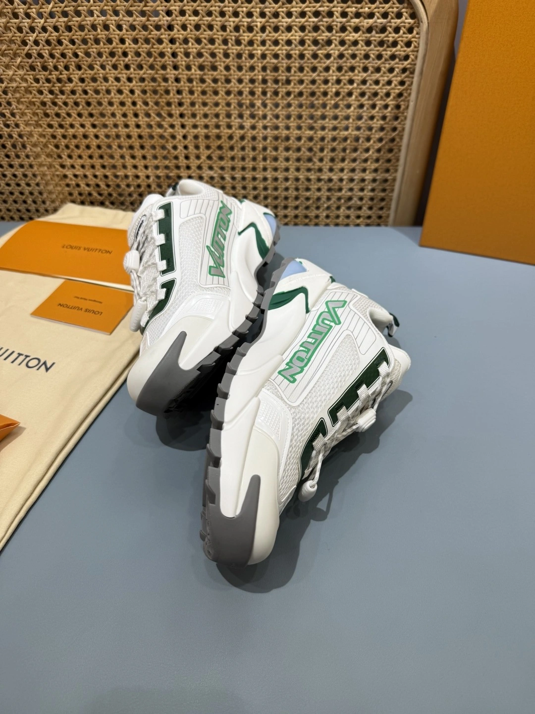 OOBB-- 8V 1AHTVV Runner Tatic Thick soles：4CM item:E-X430F0605