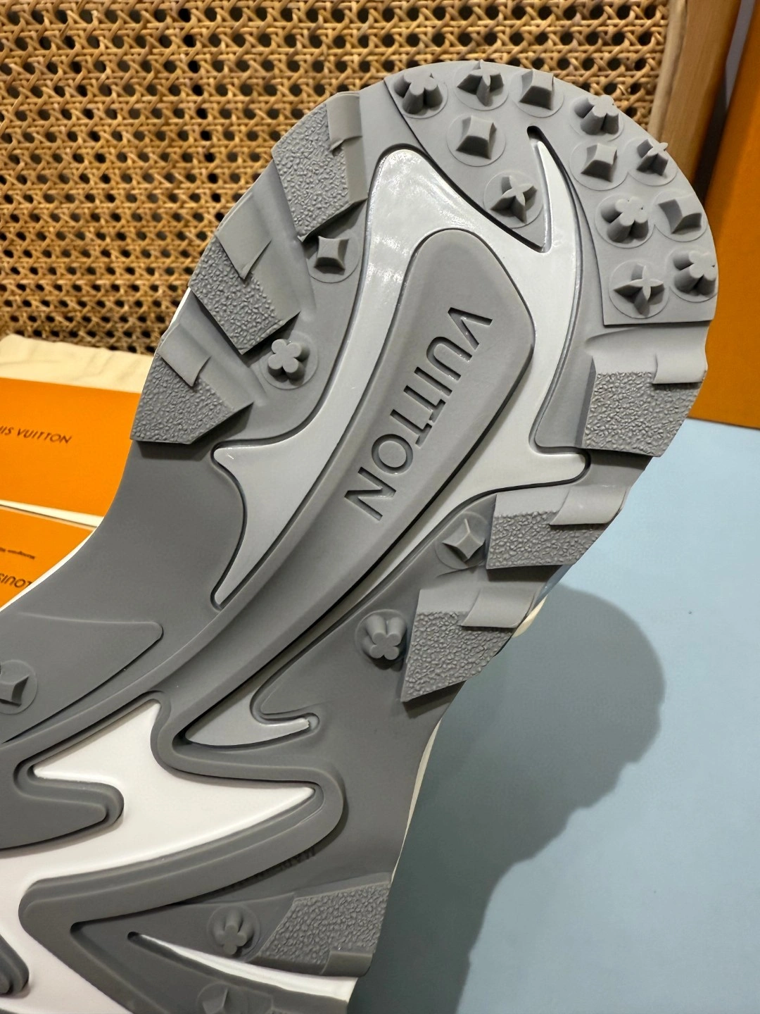 OOBB-- 8V 1AHTVV Runner Tatic Thick soles：4CM item:E-X430F0605
