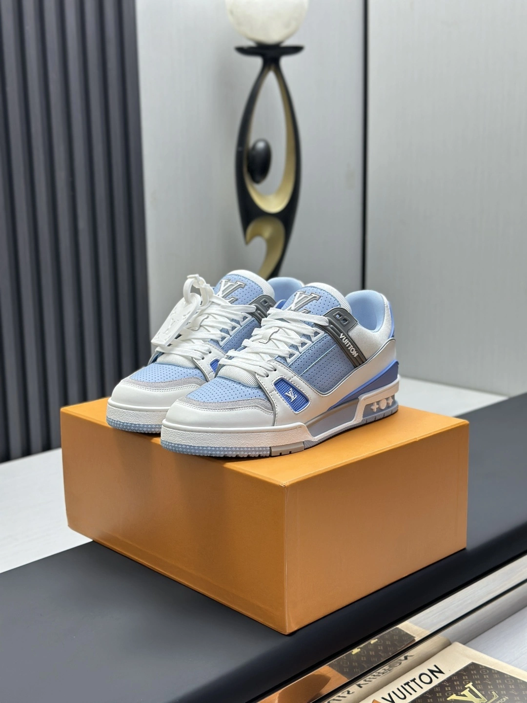 OOBB-- 8V 1AHWRW cowhide item:E-X000H0152
