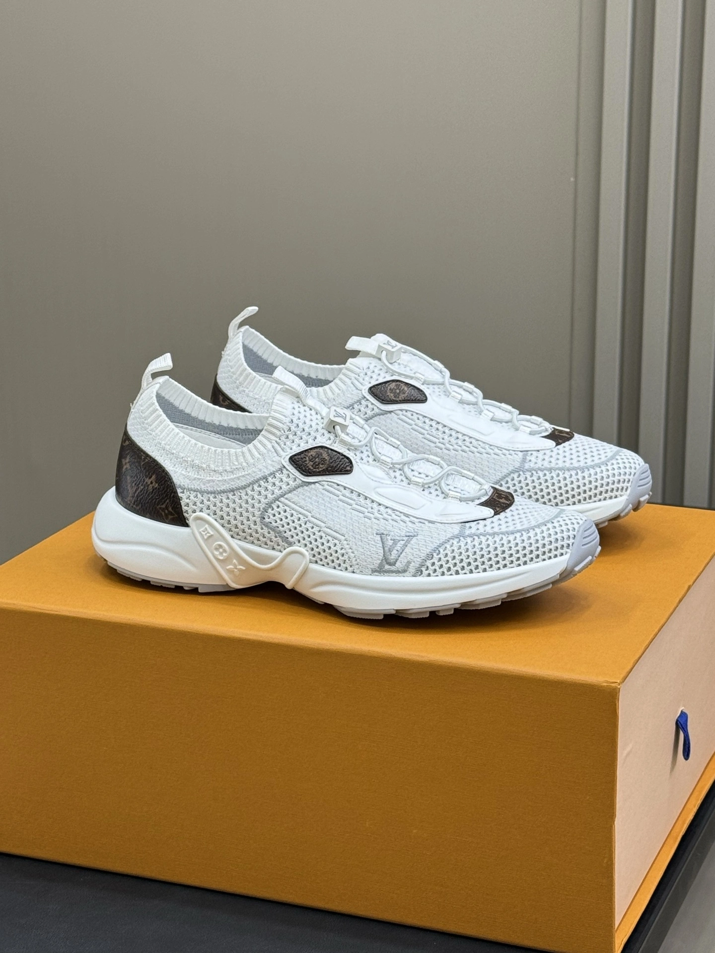 OOBB-- 8V 1AIEHK item：E-X02I1011