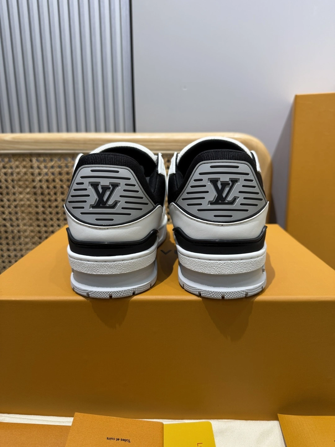 OOBB-- 8V 1AIJ44 Trainer item:E-X362J1019
