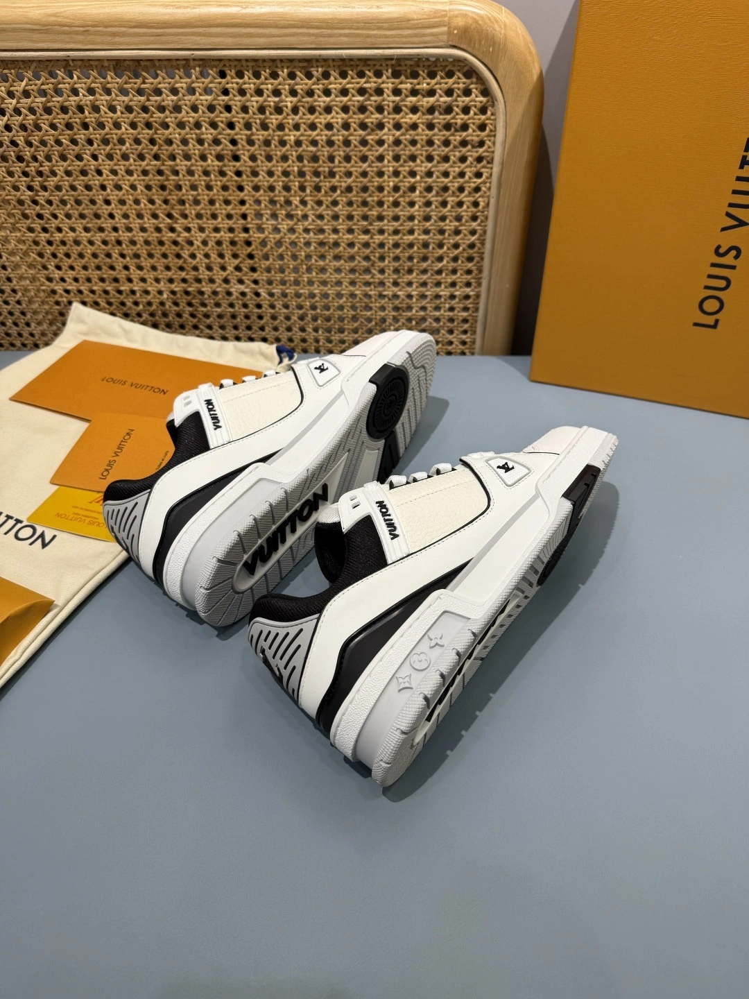 OOBB-- 8V 1AIJ44 Trainer item:E-X362J1019