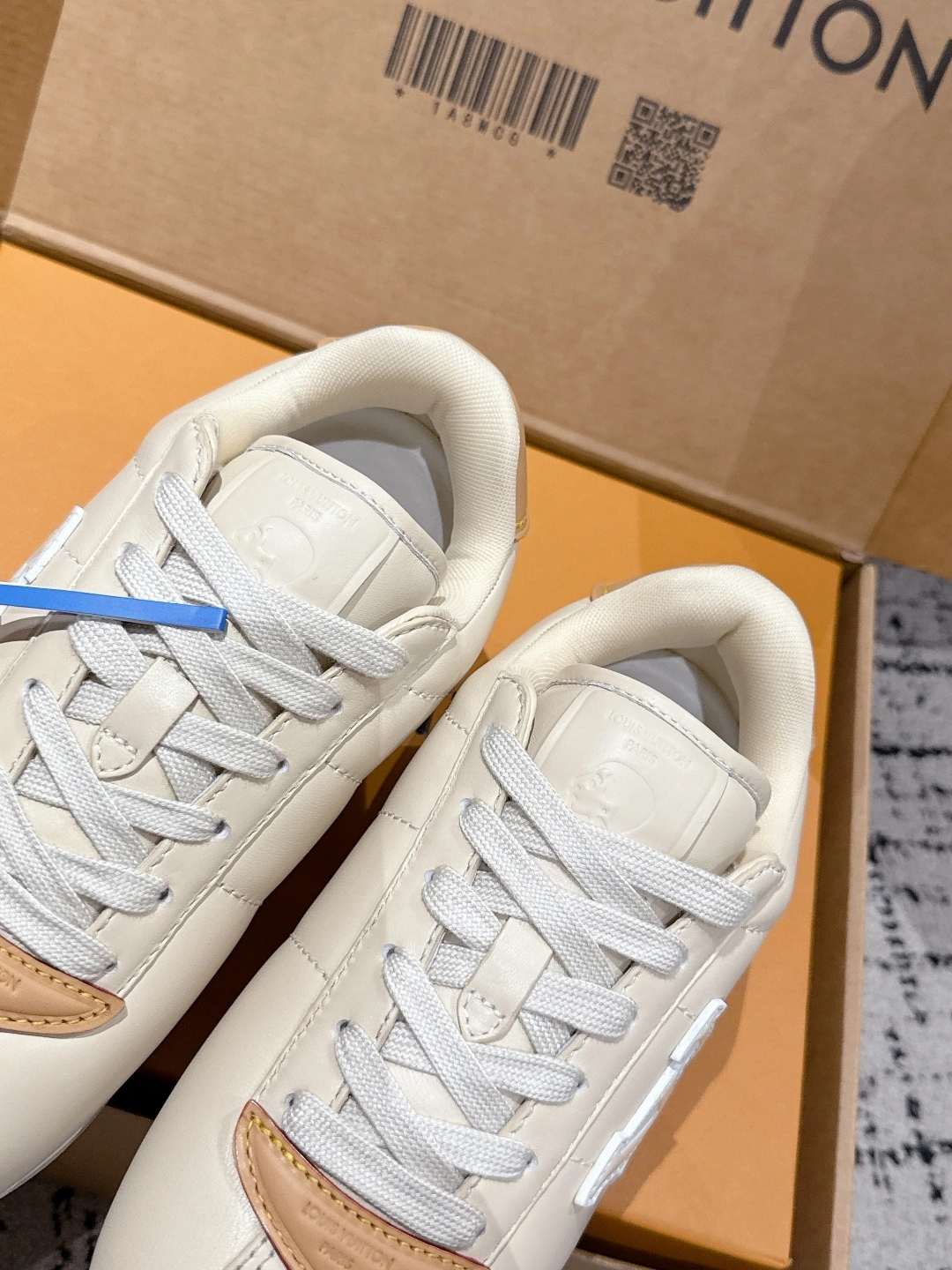 OOBB-- 8V 1AIKEY sheepskin Thick soles:3CM item:E-X362H2716