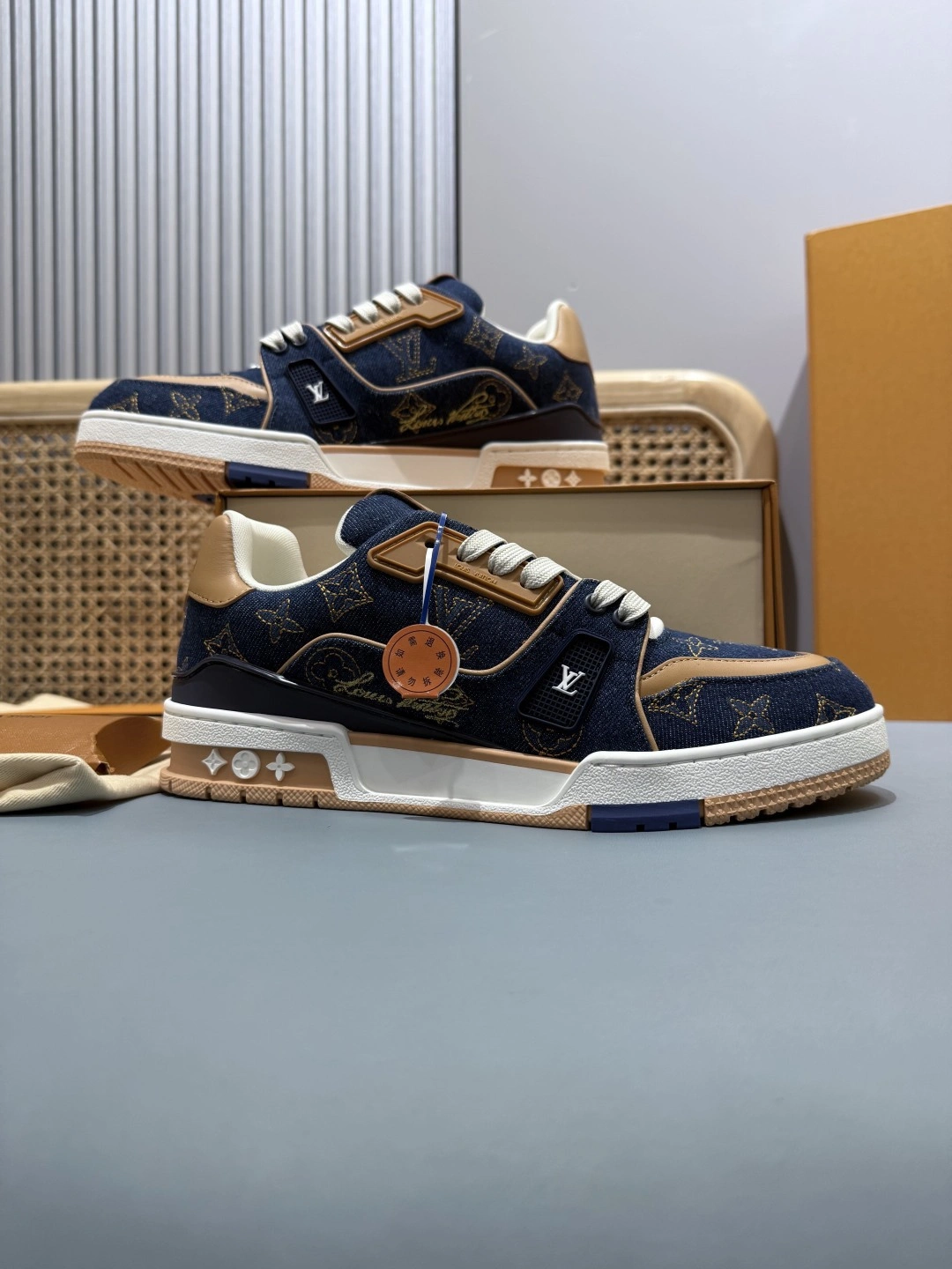 OOBB-- 8V 1AJ360 Trainer cowhide item:E-X430K1216
