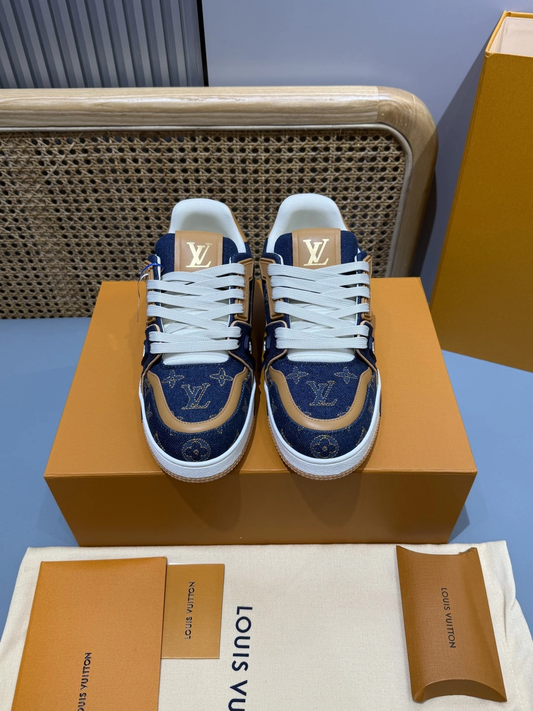 OOBB-- 8V 1AJ360 Trainer cowhide item:E-X430K1216