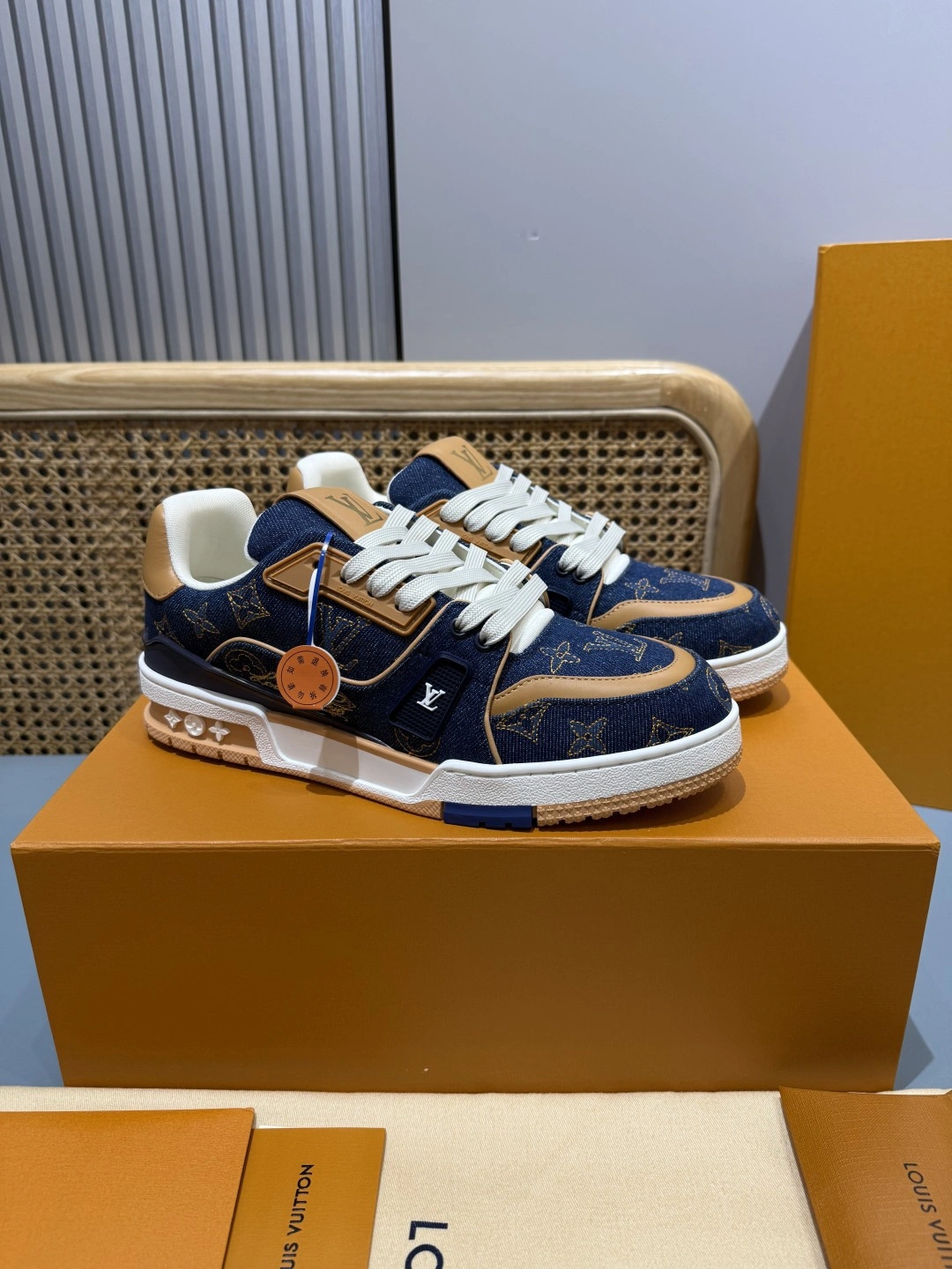 OOBB-- 8V 1AJ360 Trainer cowhide item:E-X430K1216