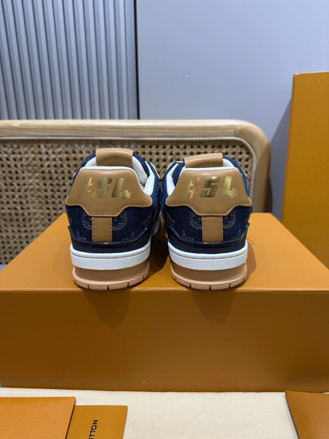 OOBB-- 8V 1AJ360 Trainer cowhide item:E-X430K1216
