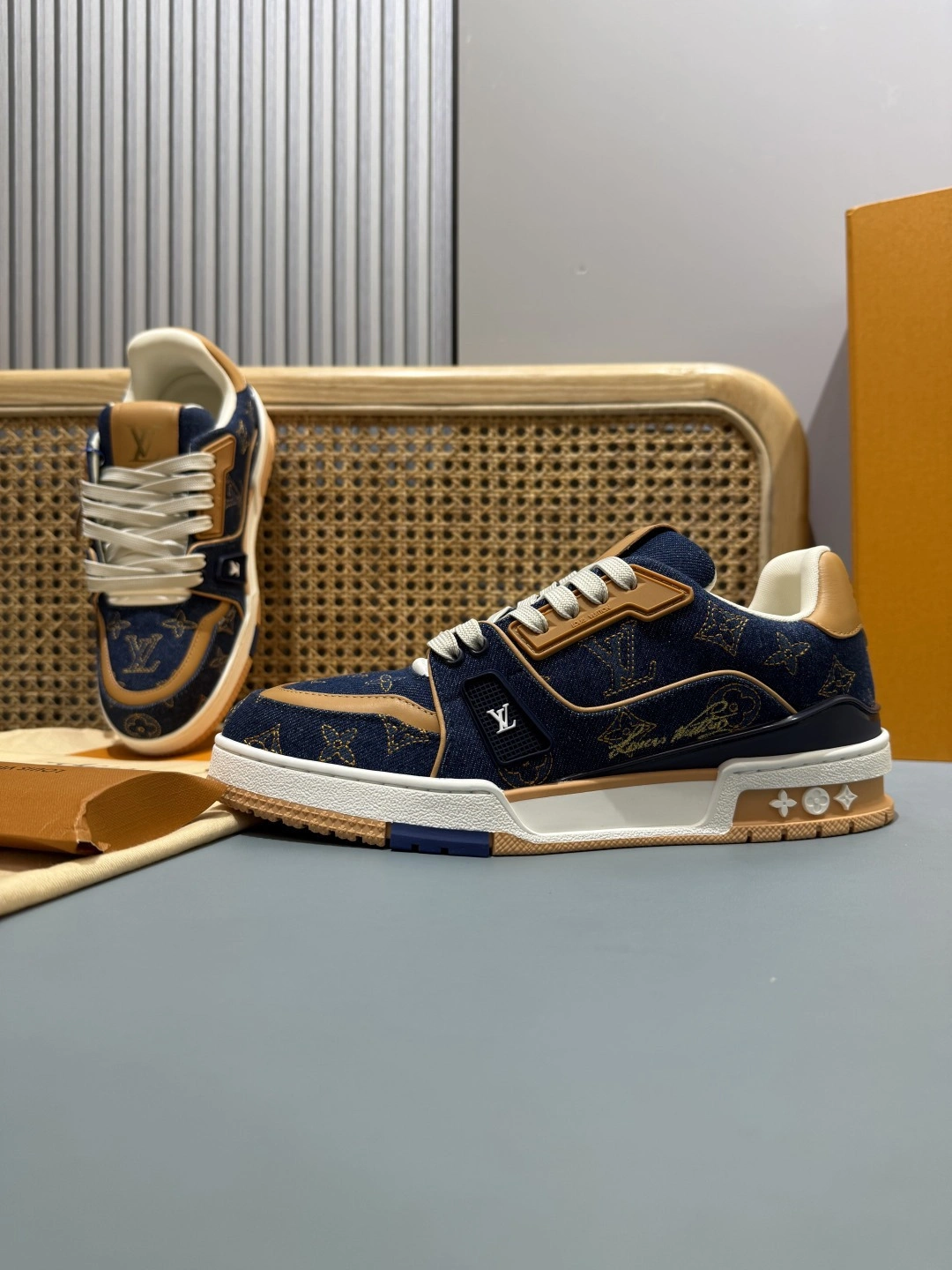OOBB-- 8V 1AJ360 Trainer cowhide item:E-X430K1216