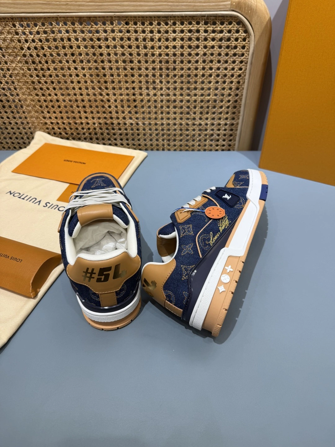OOBB-- 8V 1AJ360 Trainer cowhide item:E-X430K1216