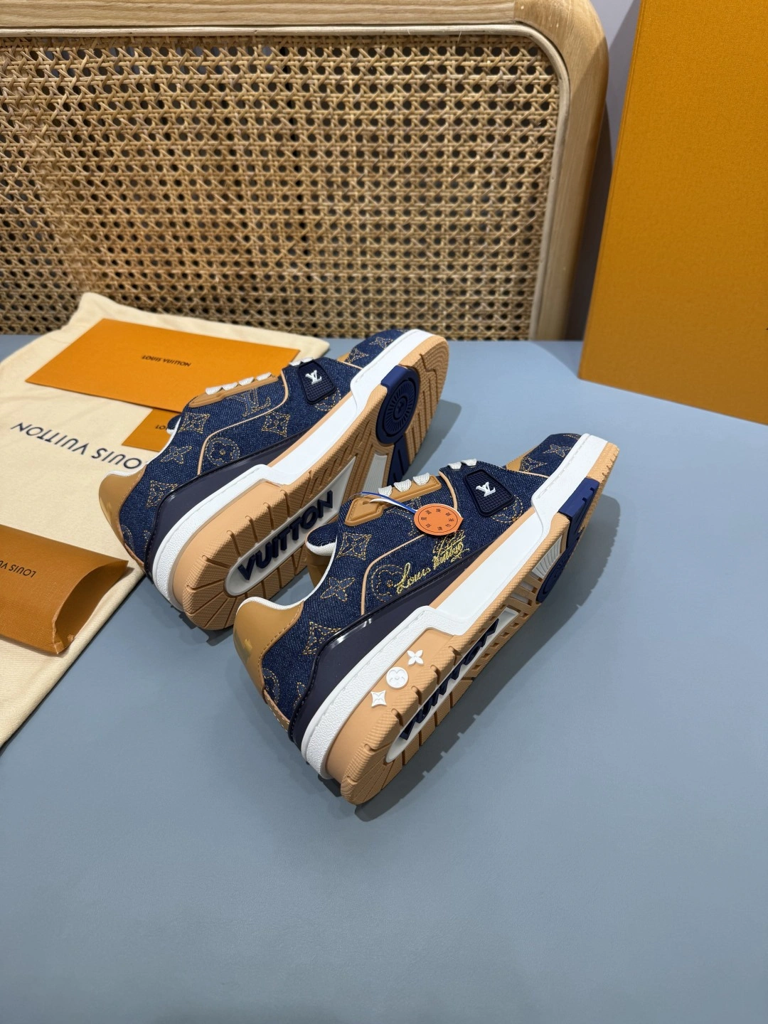 OOBB-- 8V 1AJ360 Trainer cowhide item:E-X430K1216