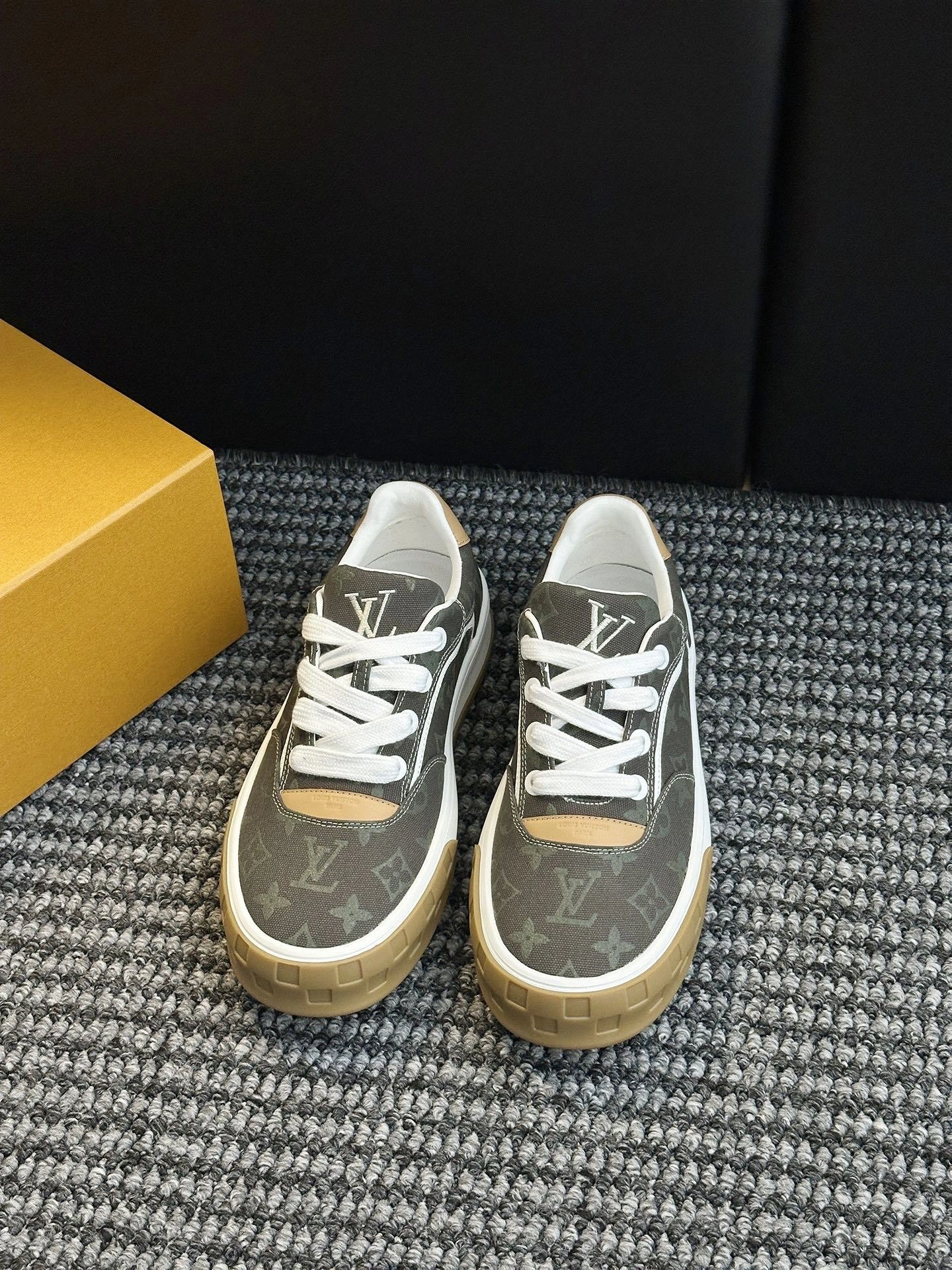 OOBB-- 8V 1AJAMC cowhide item:E-X362K1001T