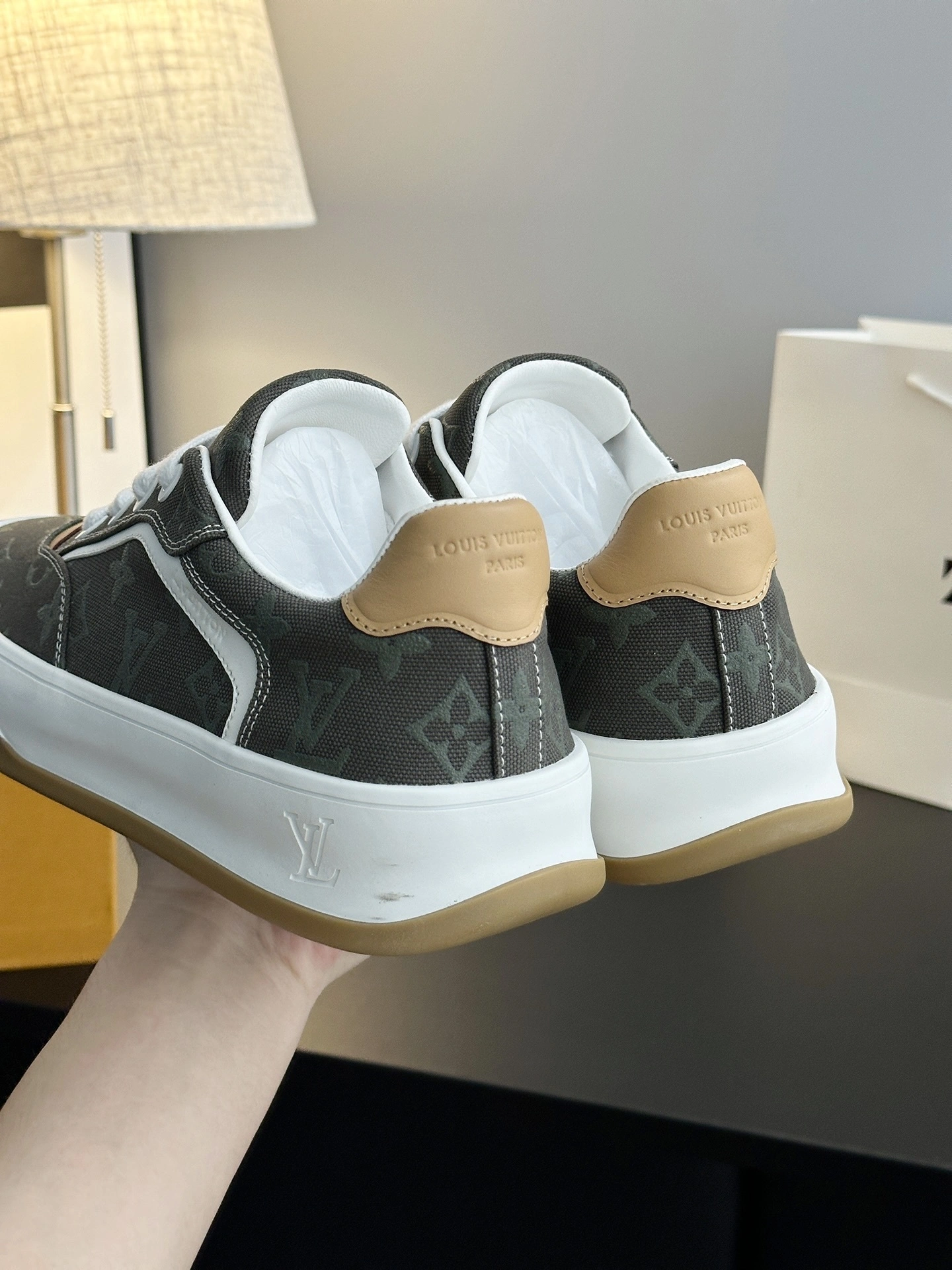 OOBB-- 8V 1AJAMC cowhide item:E-X362K1001T