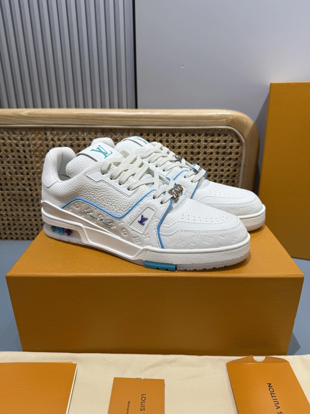 OOBB-- 8V 1APHLB Trainer Calfskin item:E-X430L0317B