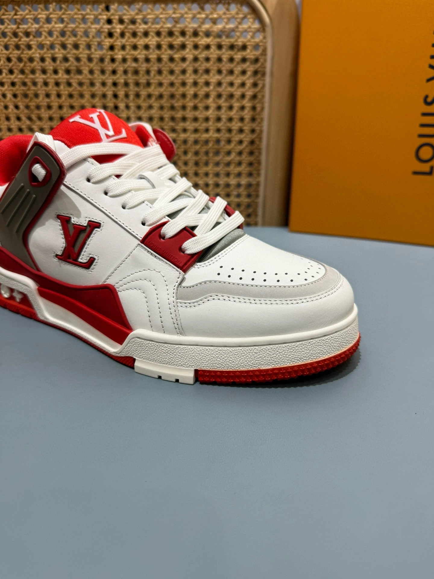 OOBB-- 8V Trainer cowhide item:E-X430F0620