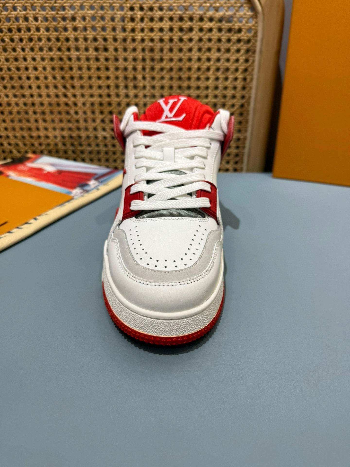 OOBB-- 8V Trainer cowhide item:E-X430F0620