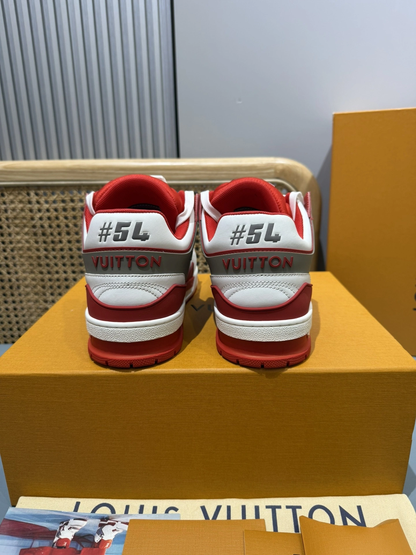 OOBB-- 8V Trainer cowhide item:E-X430F0620