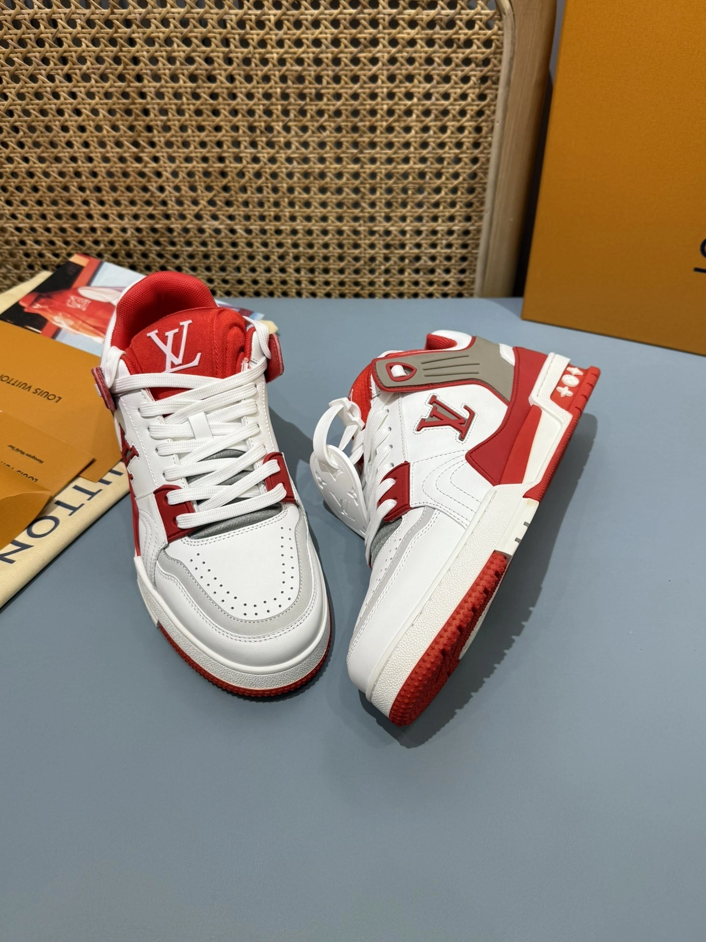 OOBB-- 8V Trainer cowhide item:E-X430F0620