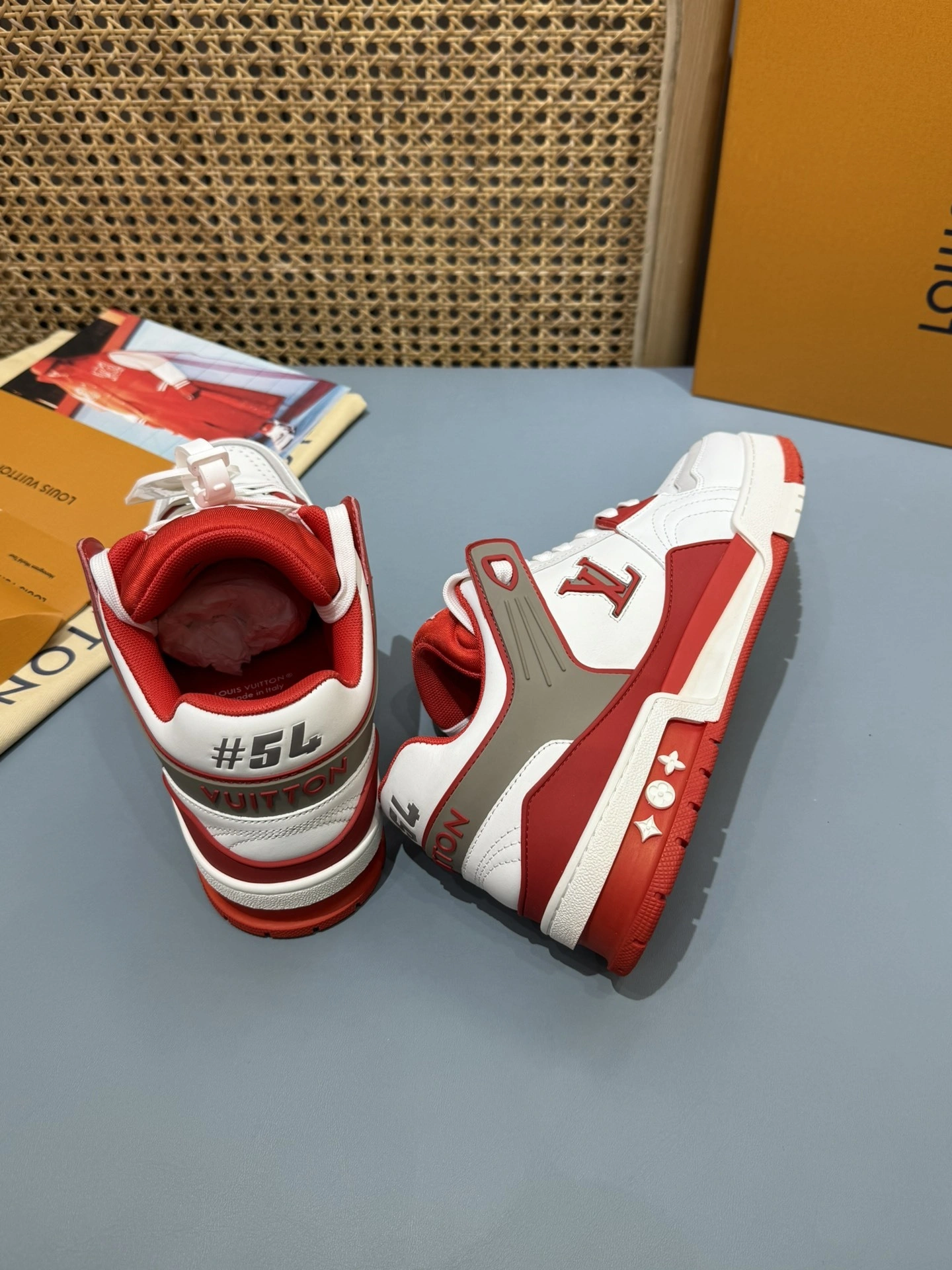 OOBB-- 8V Trainer cowhide item:E-X430F0620