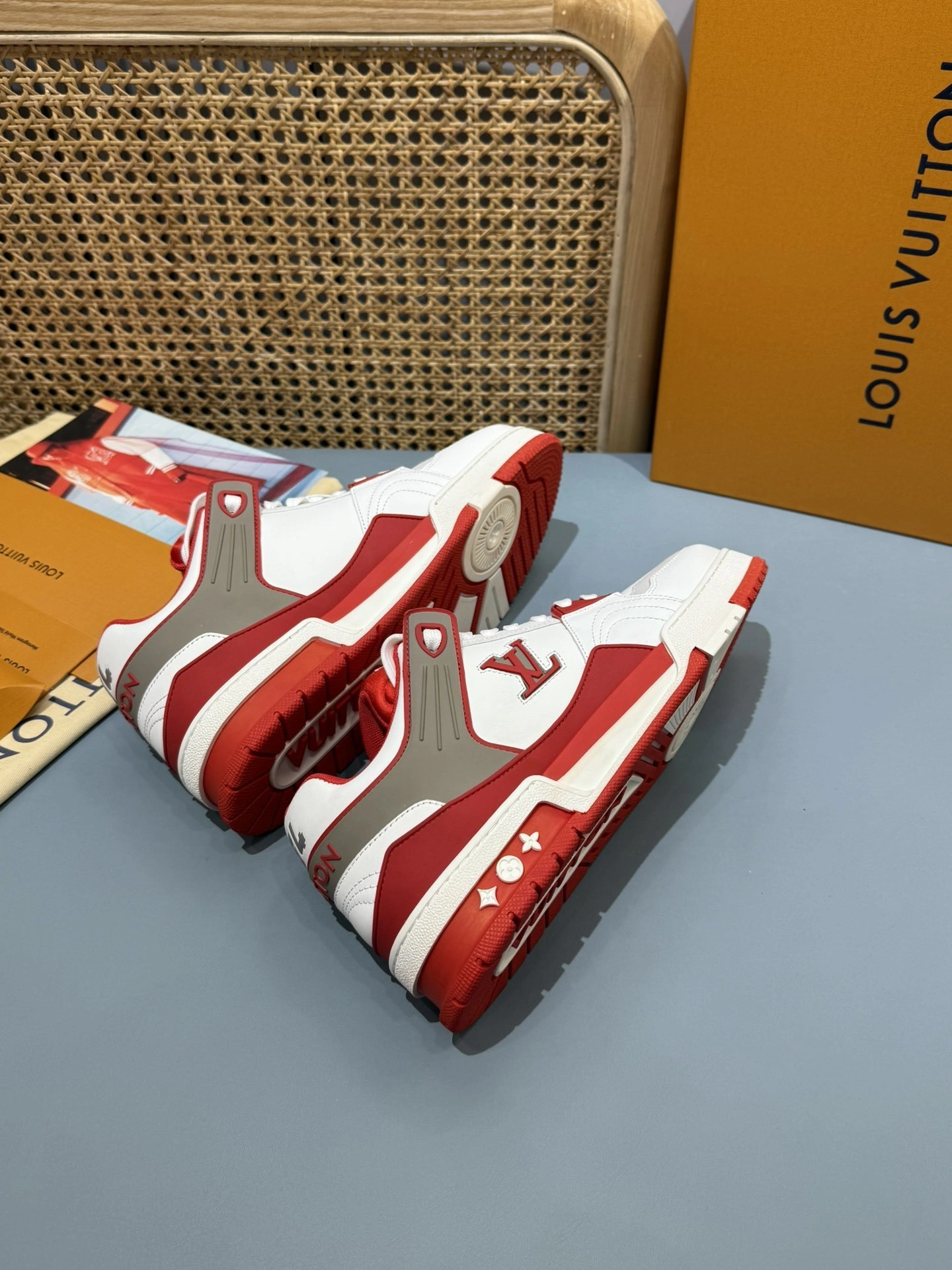 OOBB-- 8V Trainer cowhide item:E-X430F0620