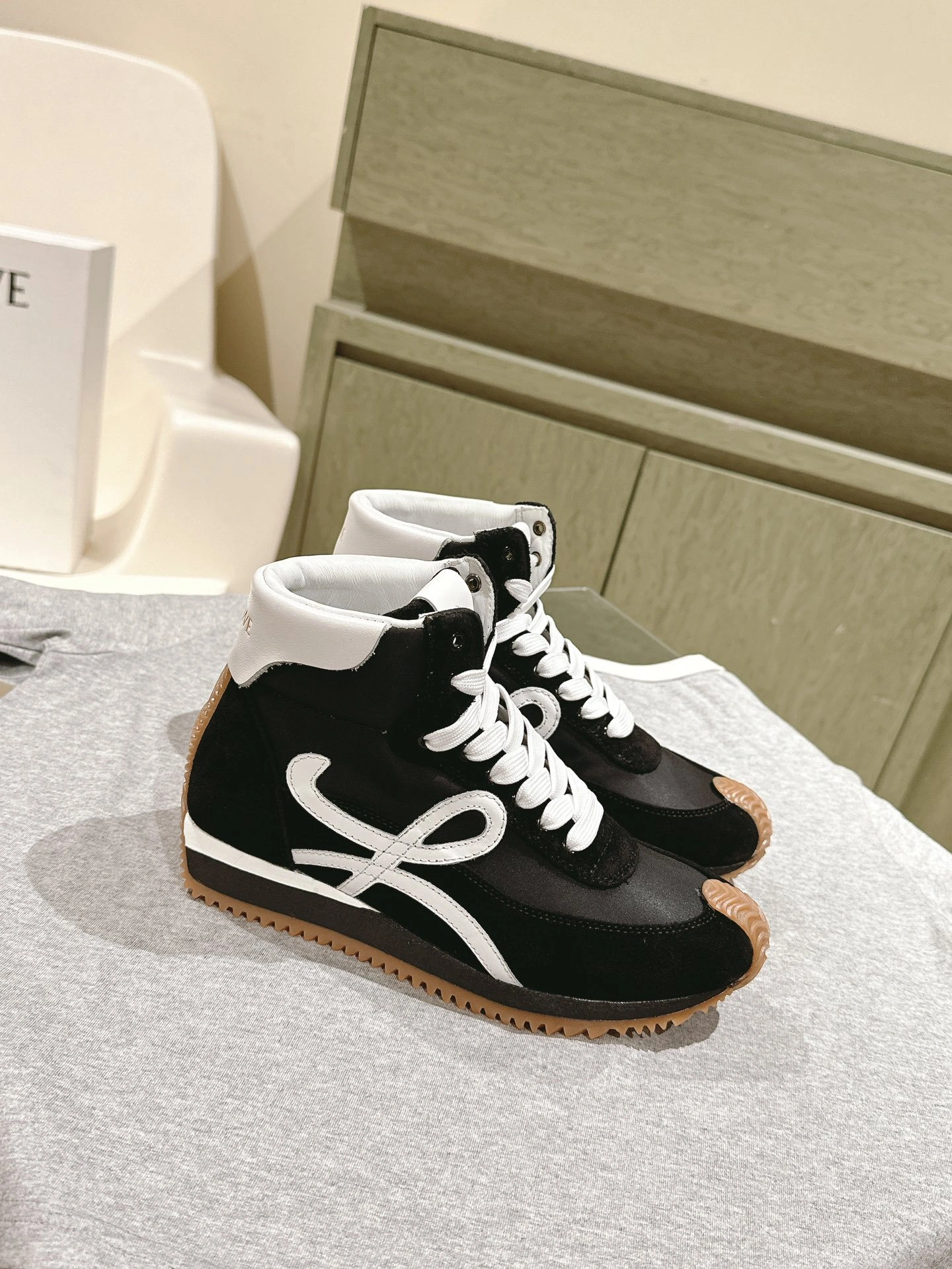 OOBB-- 8o5w5 L815282X76-1102 cowhide item:E-X362I0502