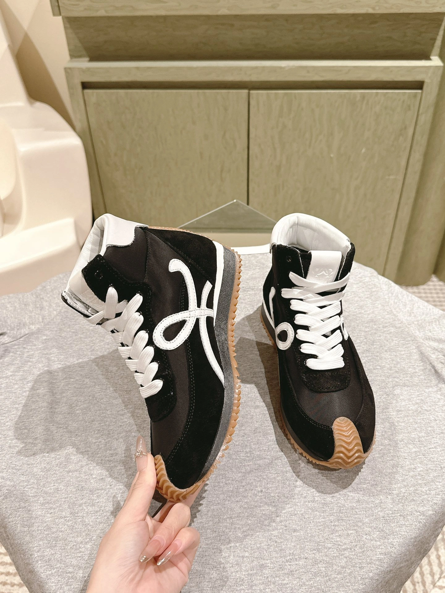 OOBB-- 8o5w5 L815282X76-1102 cowhide item:E-X362I0502
