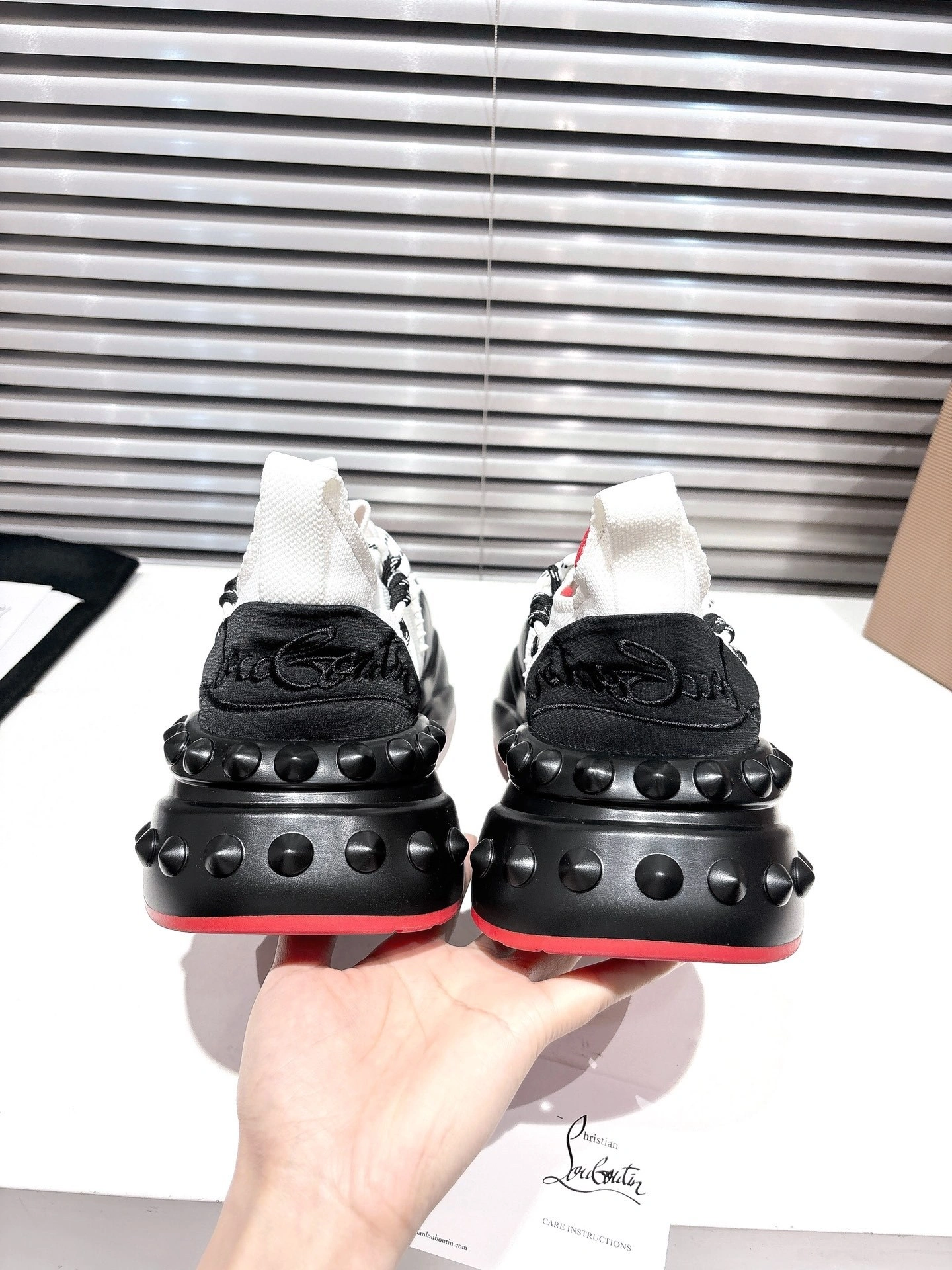 OOBB-- 8ou2ou 1250008BK09 Tralinrun cowhide item:E-X076J3723