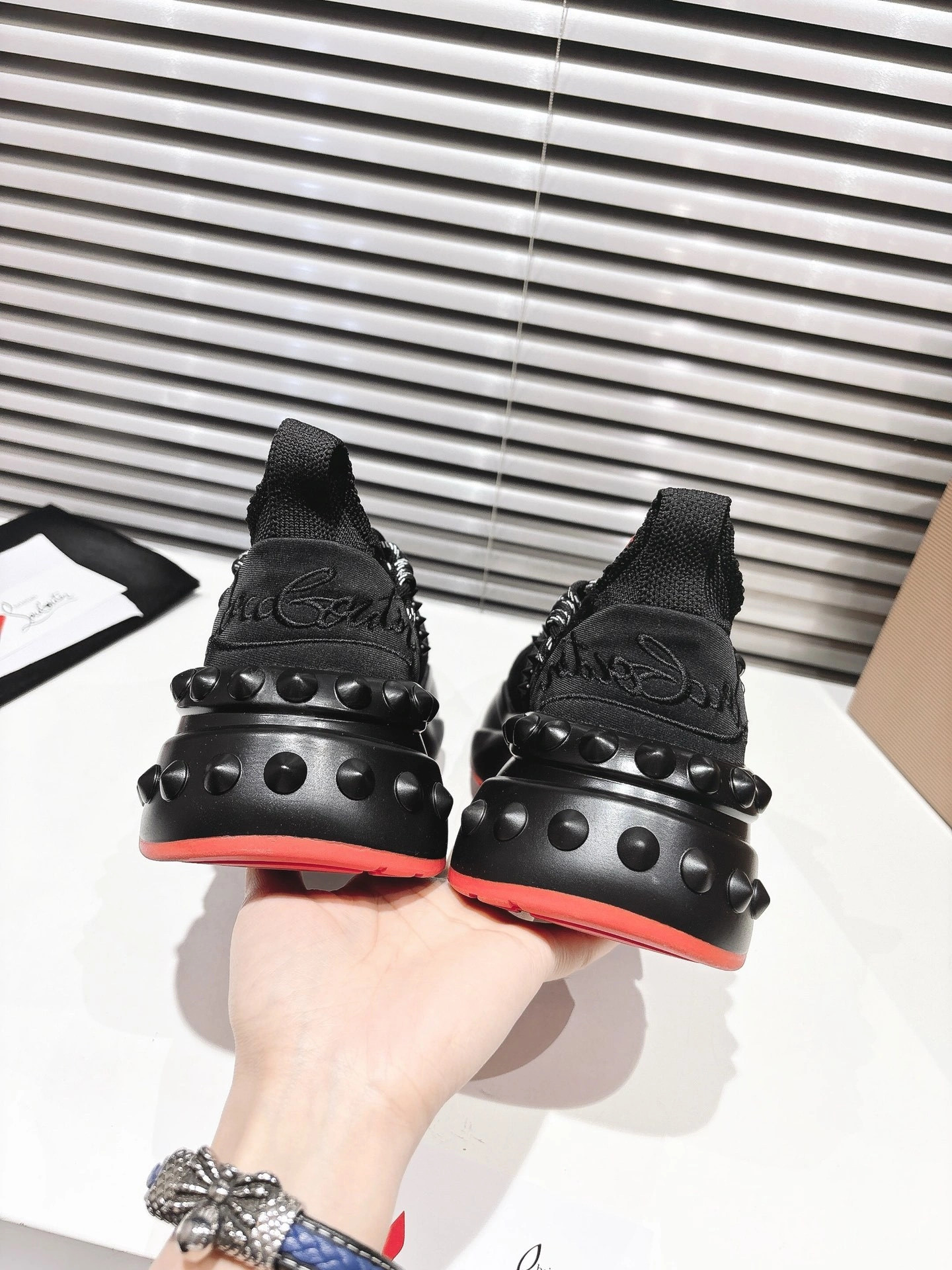 OOBB-- 8ou2ou 1250009bk01 Tralinrun cowhide item:E-X076J3721