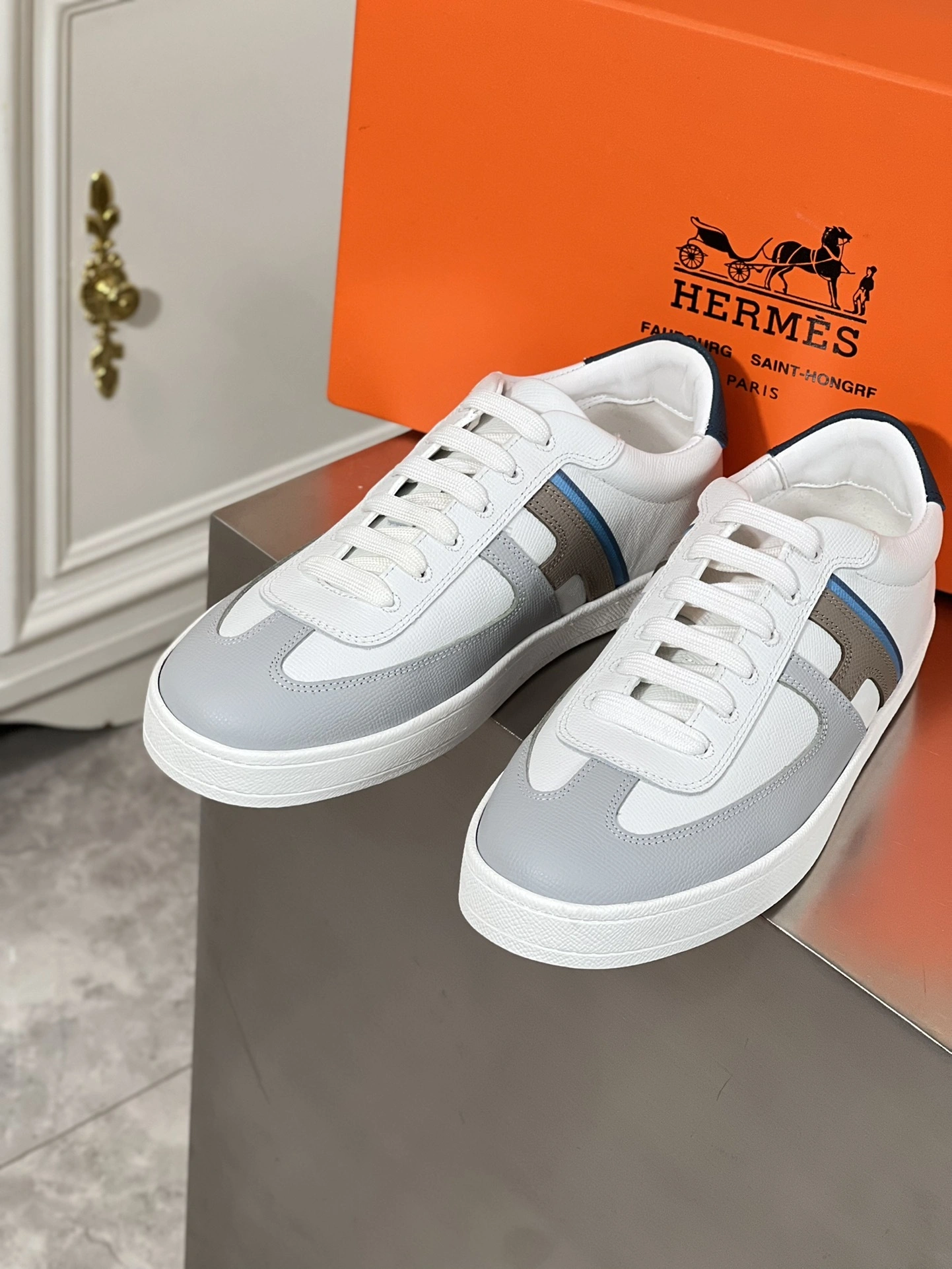 OOBB-- H211861Z HAG Calfskin item:D-X032C0613