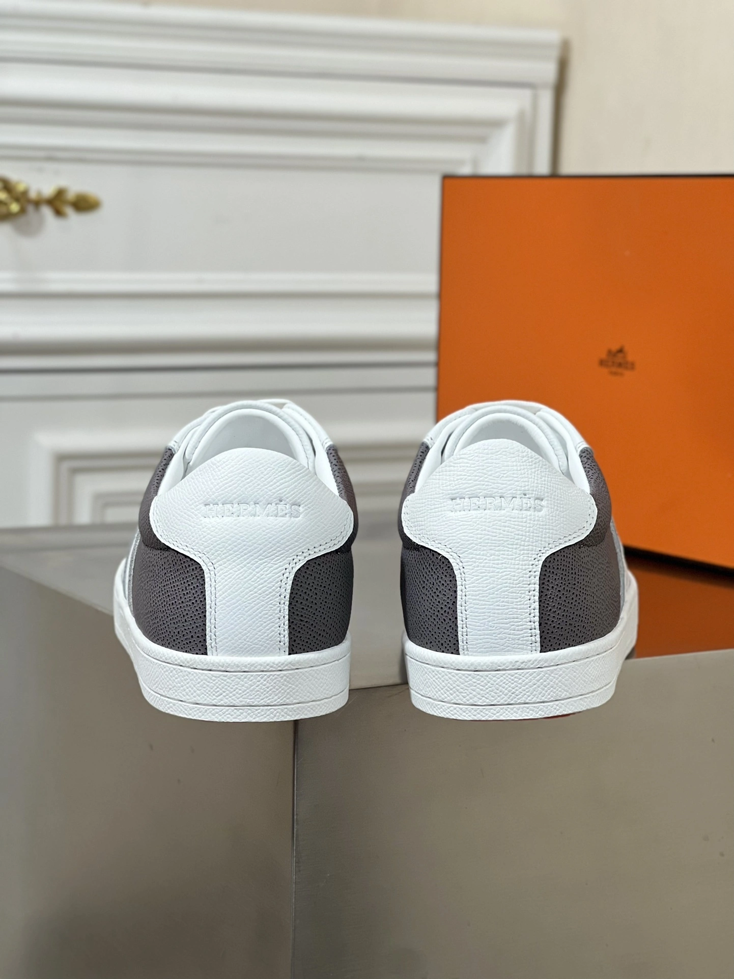 OOBB-- H231759Z H30 Calfskin item:D-X032C0610
