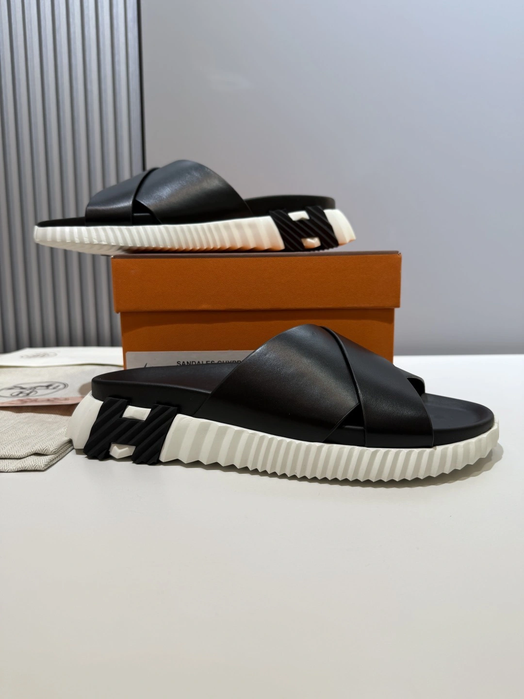 OOBB-- H5r75s H241919Z H02 calfskin item:E-X430F0642