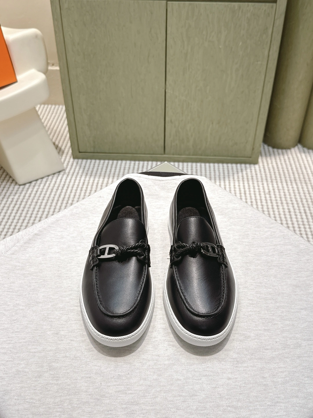 OOBB-- H5r75s H241927Z A02 sheephide item:E-X362J1102