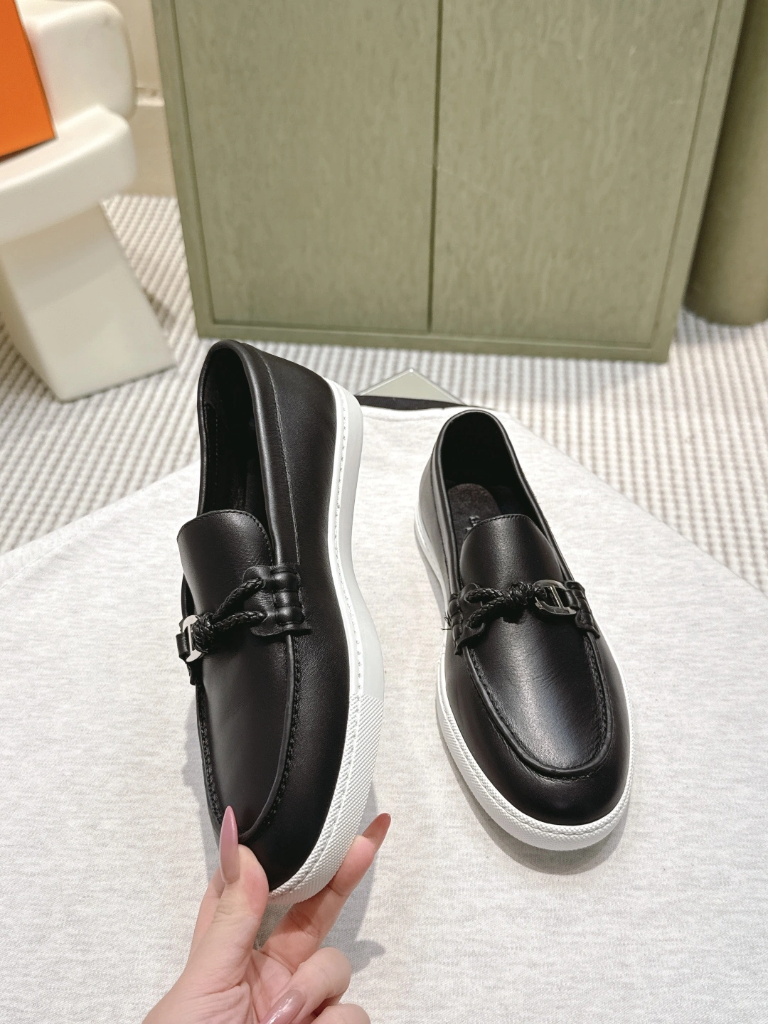 OOBB-- H5r75s H241927Z A02 sheephide item:E-X362J1102