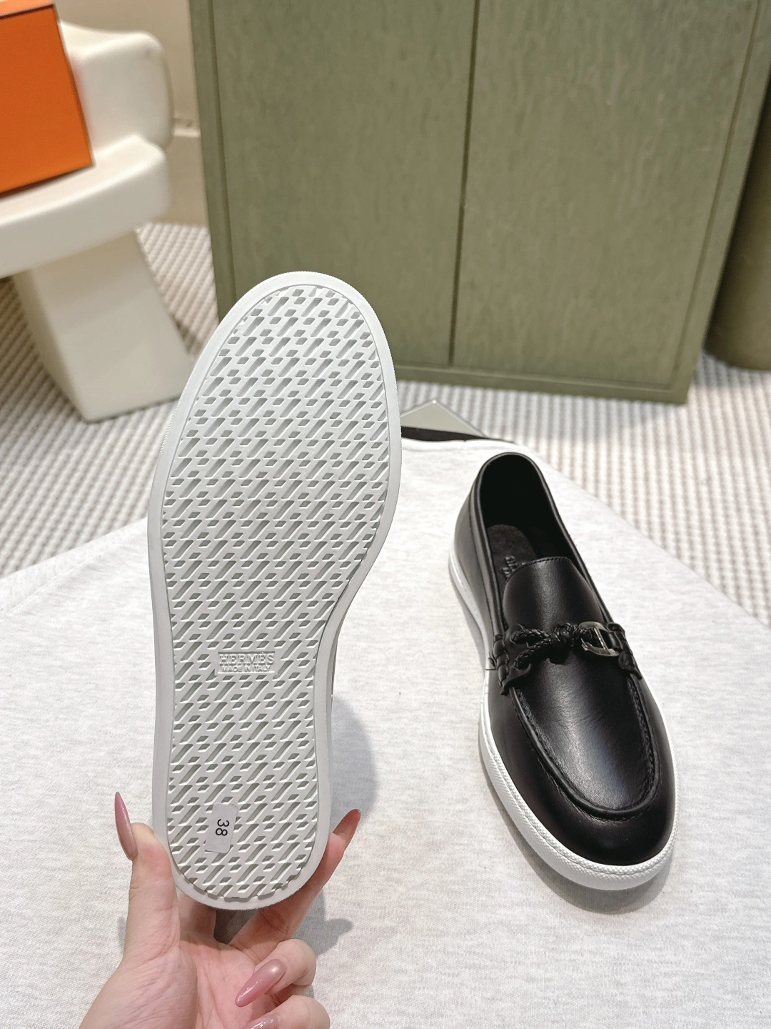 OOBB-- H5r75s H241927Z A02 sheephide item:E-X362J1102