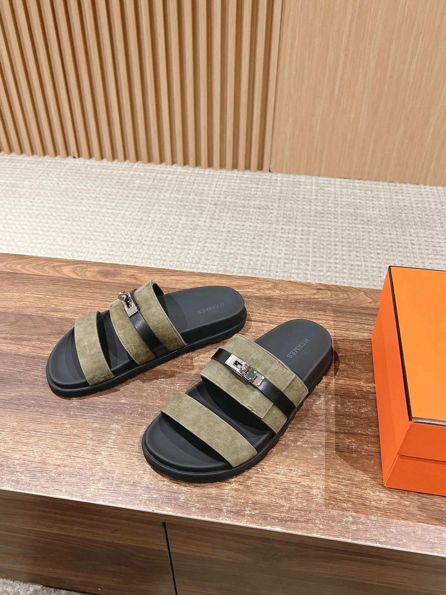 OOBB-- H5r75s H242948Z H1R Calfskin item:E-X135C2347