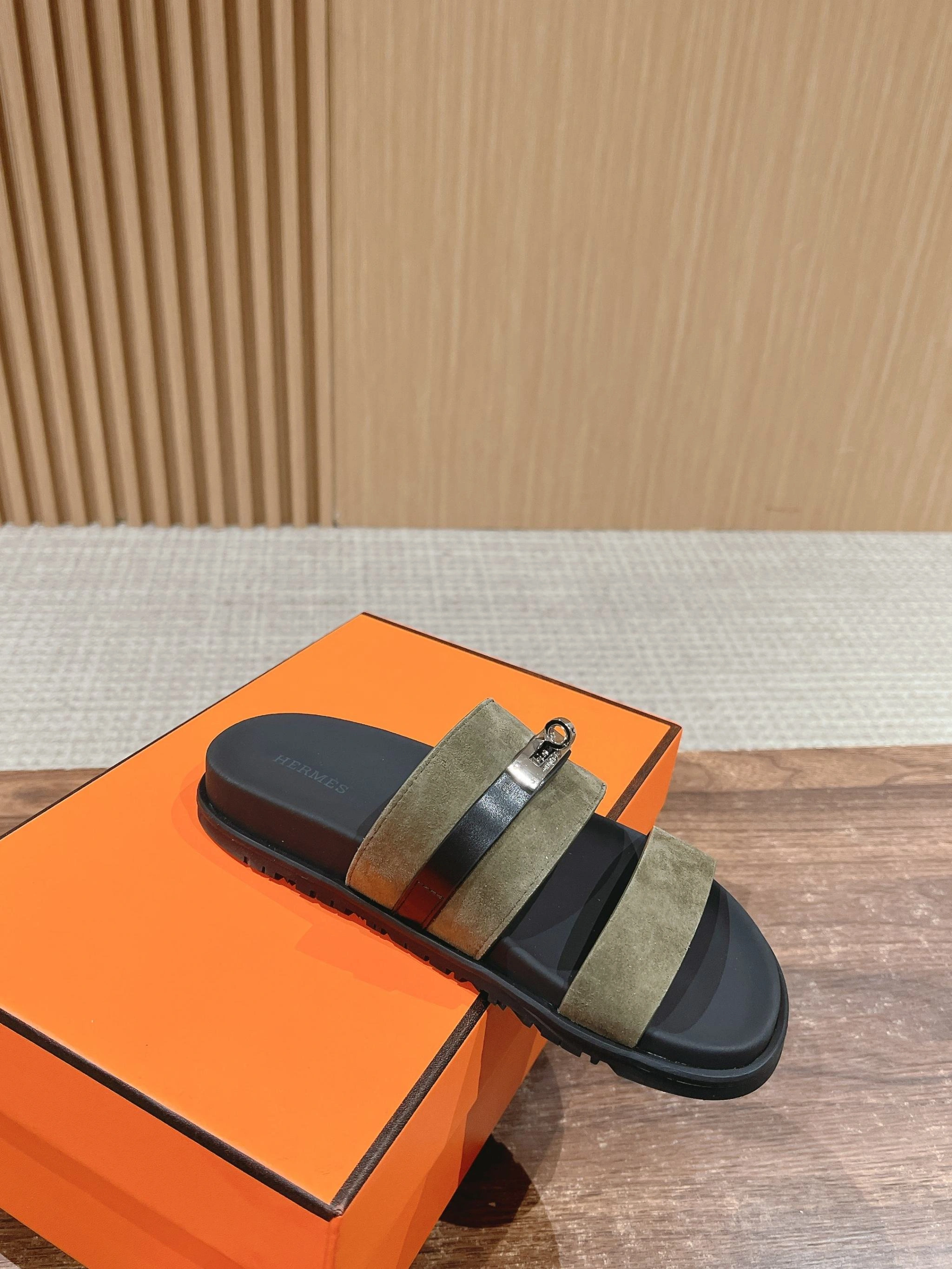 OOBB-- H5r75s H242948Z H1R Calfskin item:E-X135C2347