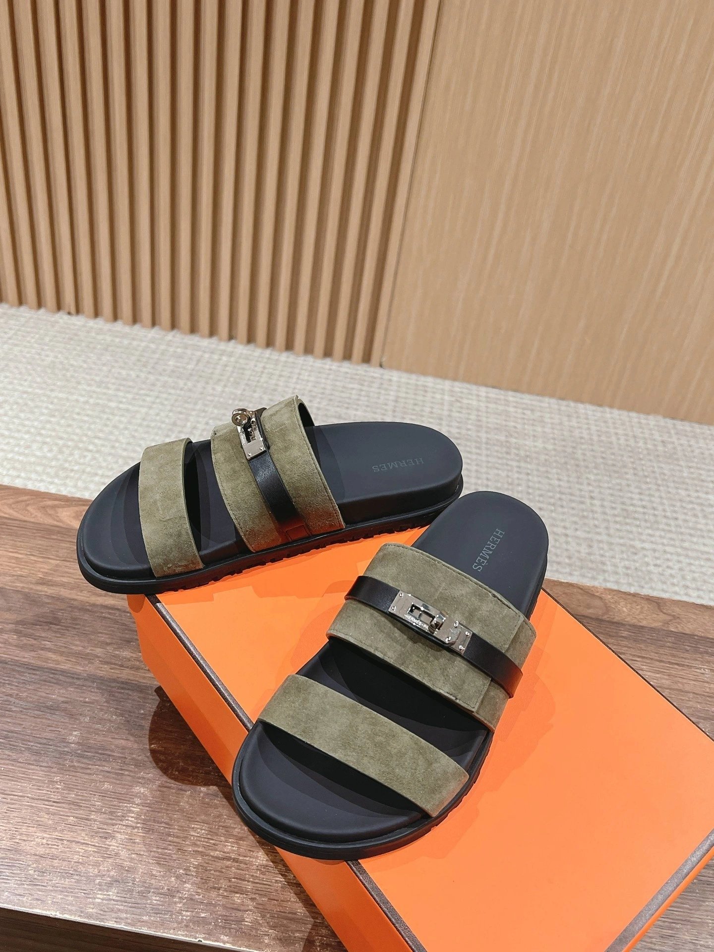 OOBB-- H5r75s H242948Z H1R Calfskin item:E-X135C2347