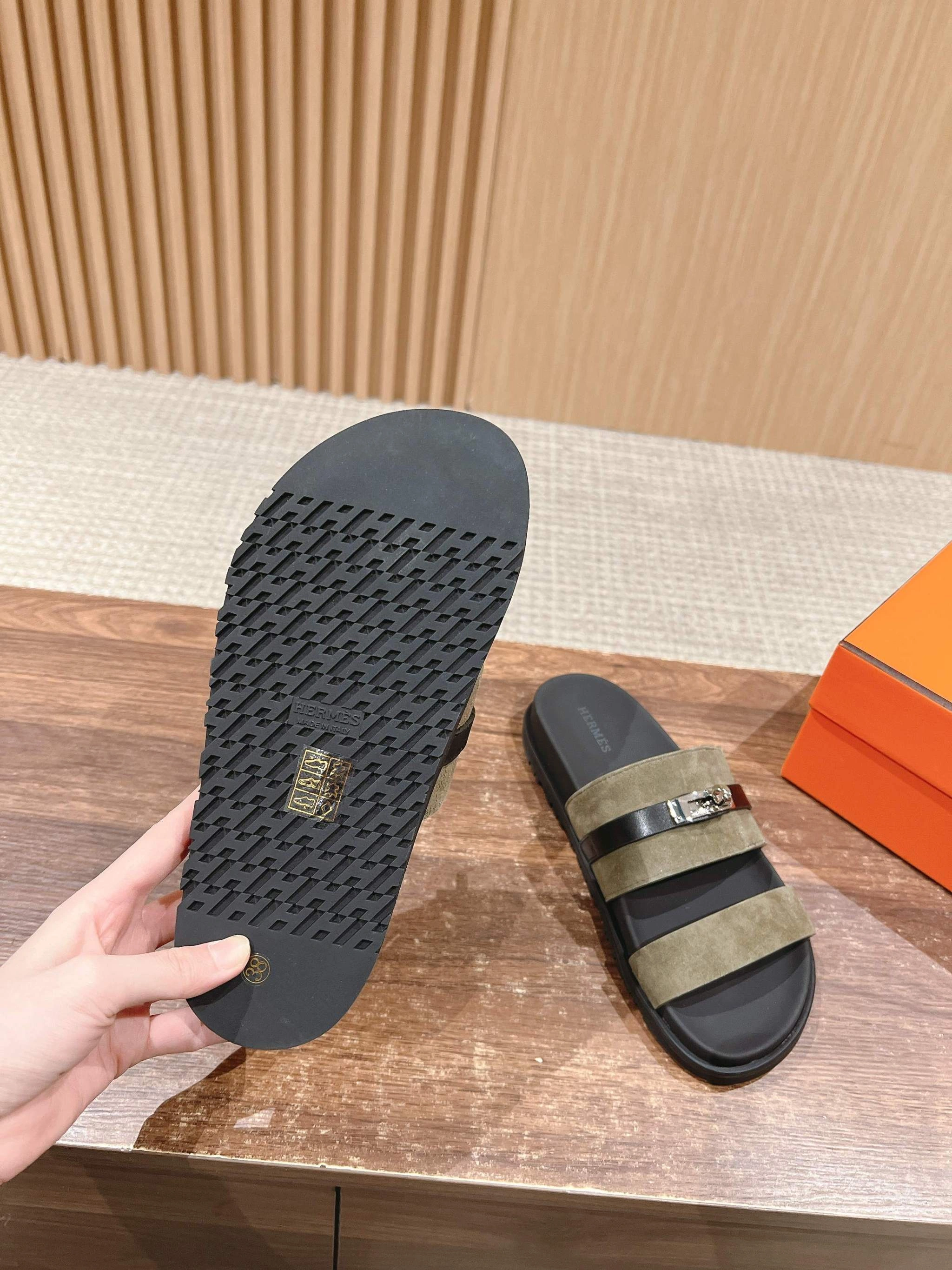 OOBB-- H5r75s H242948Z H1R Calfskin item:E-X135C2347