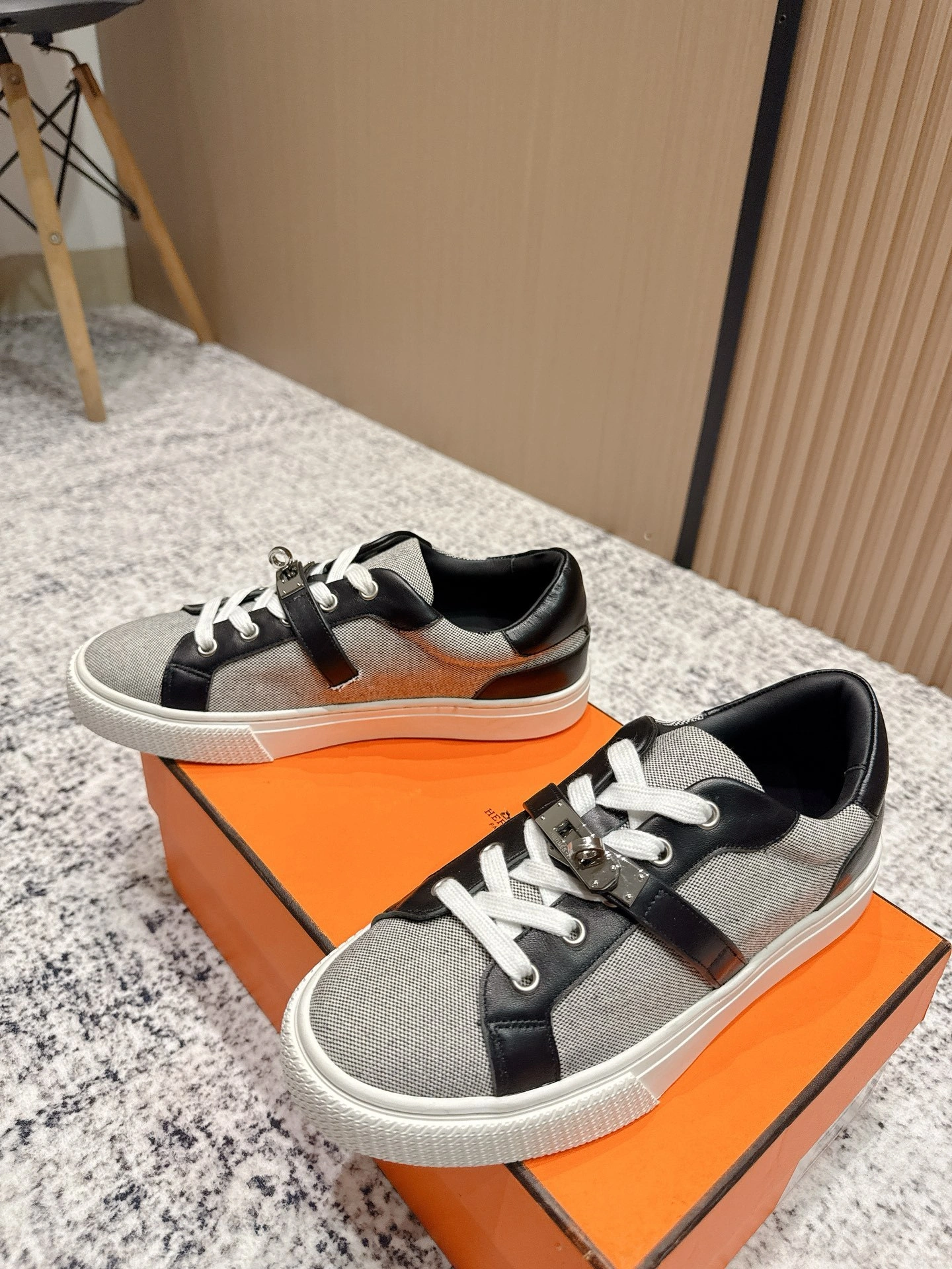 OOBB-- H5r75s H251818Z HPN calfskin item：E-X02I1019