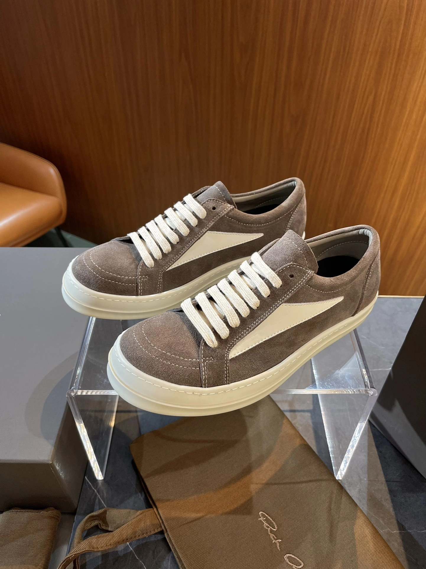 OOBB-- Ow59s RU02B2897LVSLPO-7811 cowhide item:E-X332H1310